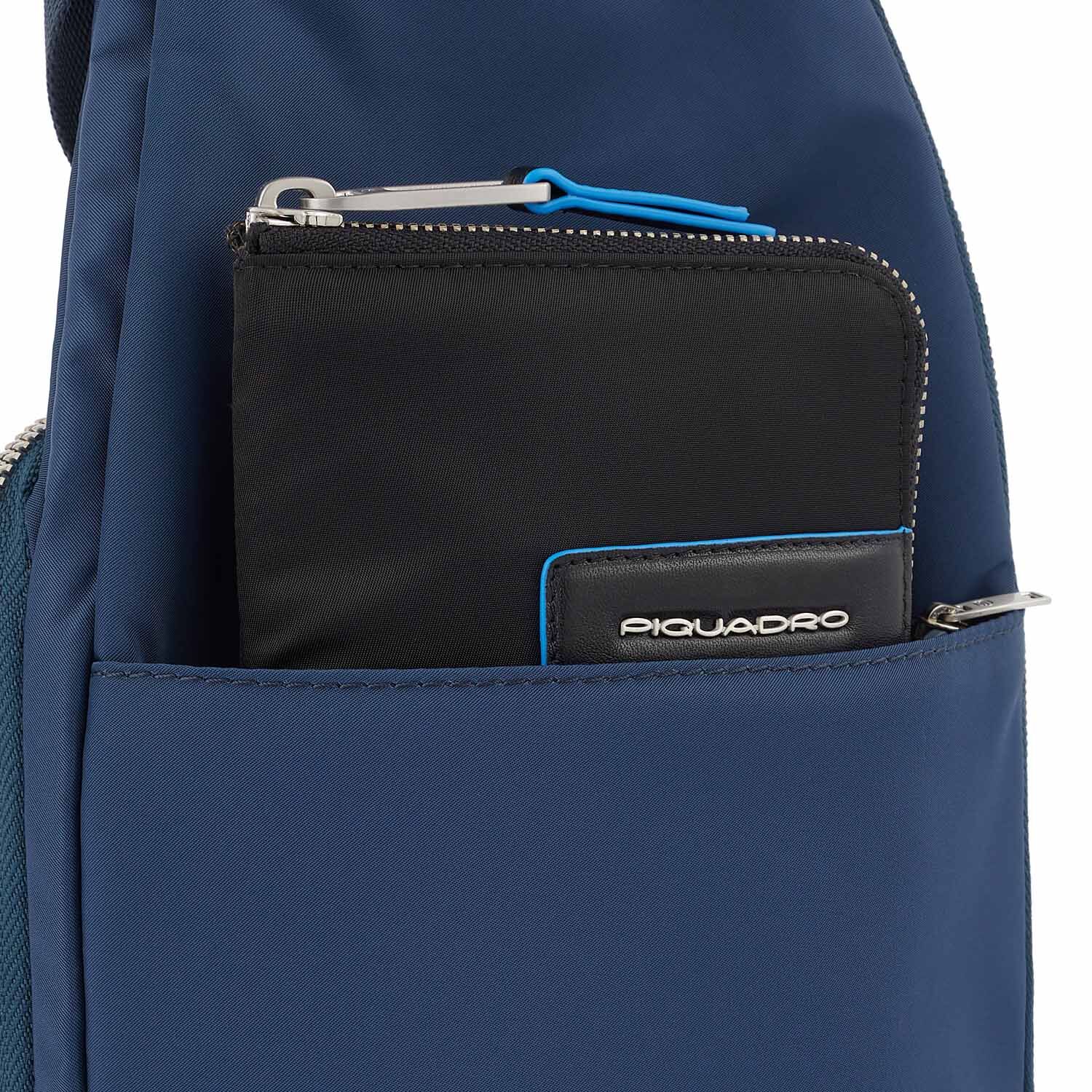 Piquadro PQ-RY Querträgertasche aus rezykliertem Stoff Schwarz