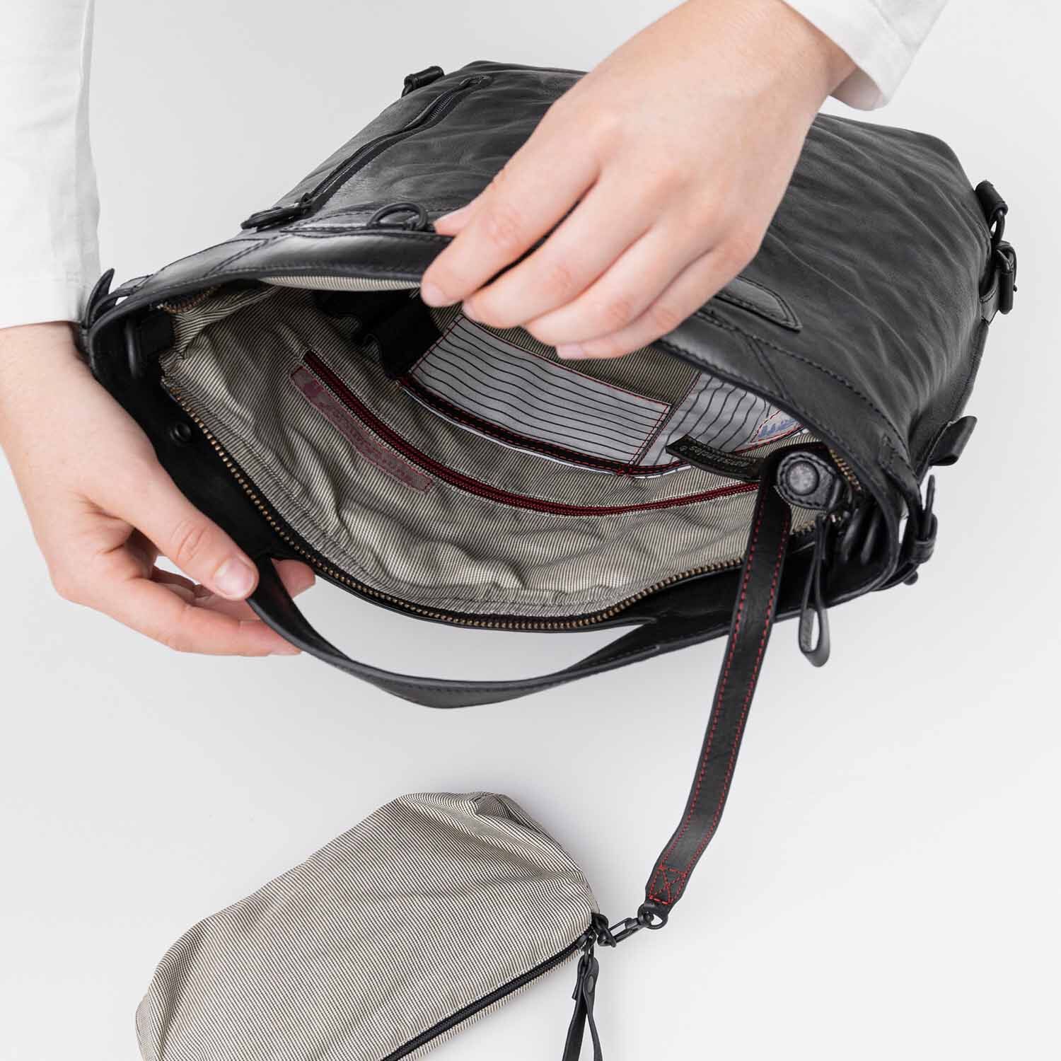 aunts & uncles Grandma's Luxury Club Mrs. Cronut Multifunktional: Rucksack/Schultertasche black smoke aunts & uncles Grandma's Luxury Club Mrs. Cronut Multifunktional: Rucksack/Schultertasche black smoke