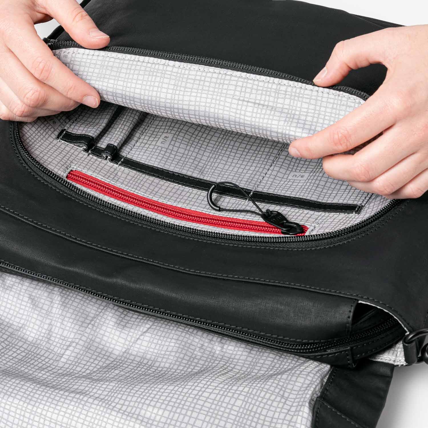 aunts & uncles Japan Matsumoto Messenger Bag black aunts & uncles Japan Matsumoto Messenger Bag black