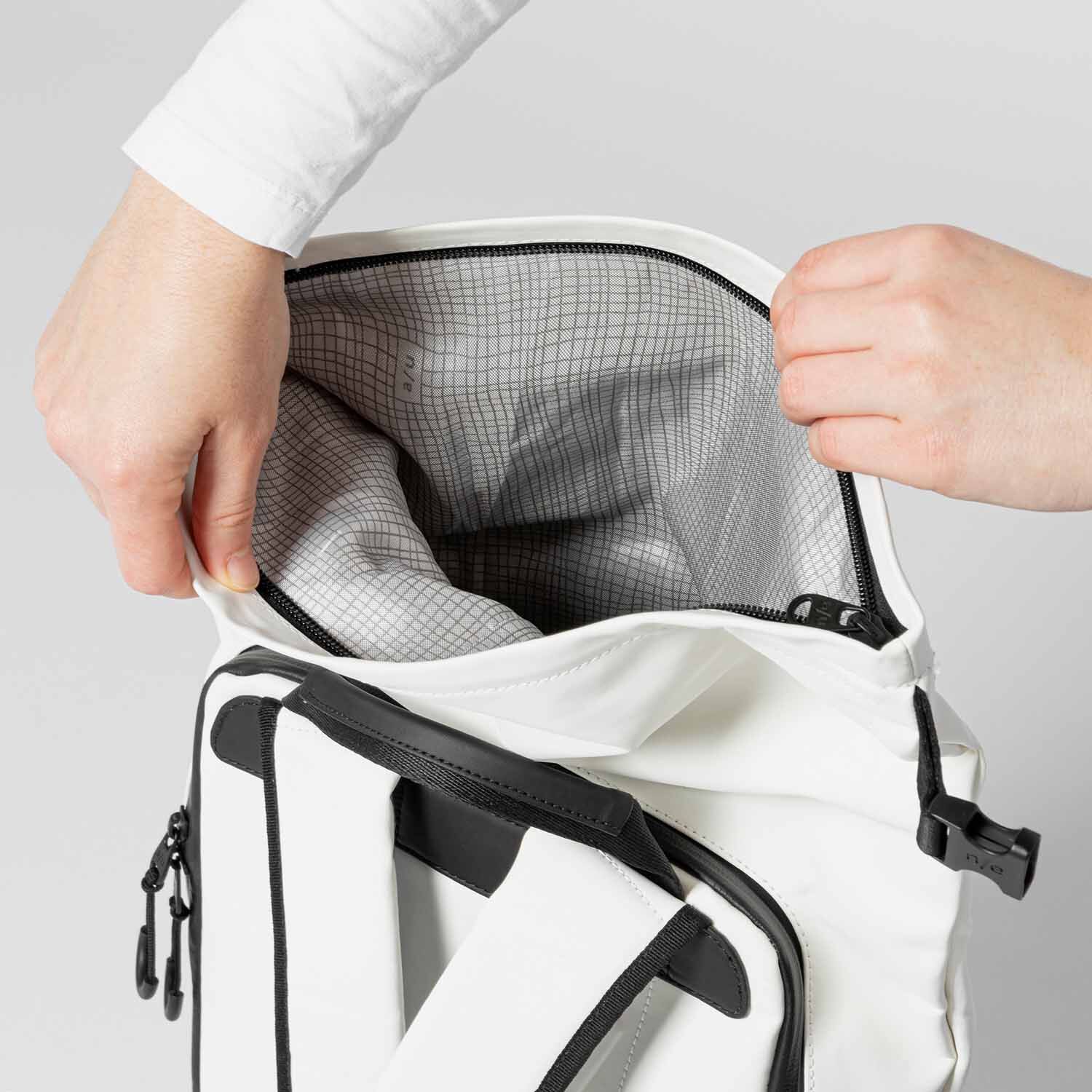 aunts & uncles Japan Nishi Tokio Rolltop Rucksack für 13" Notebookfach diffuse aunts & uncles Japan Nishi Tokio Rolltop Rucksack für 13" Notebookfach diffuse