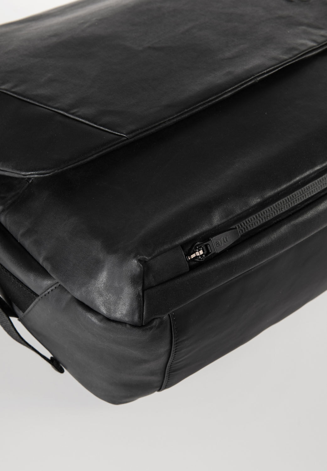 aunts & uncles Japan RE Yamakuni Kuriertasche Black