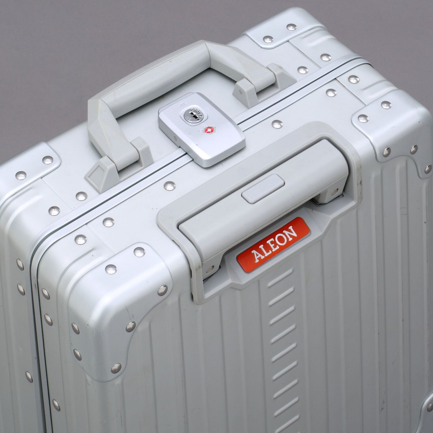 Aleon Business Vertical Carry-On 20" L.E. Aleon Business Vertical Carry-On 20" L.E.