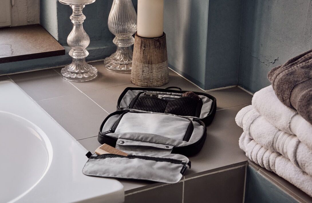 Victorinox Travel Accessories 5.0 Kosmetiktasche mit Rundum-Reissverschluss schwarz