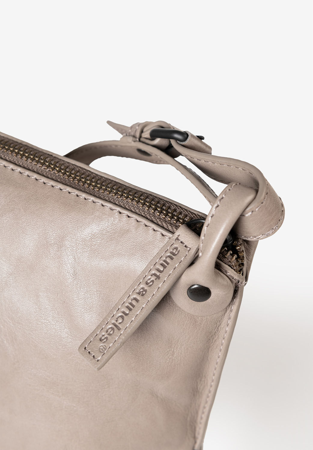 aunts & uncles Grandma's Luxury Club Mrs. Chocolate Cookie Umhängetasche cashmere