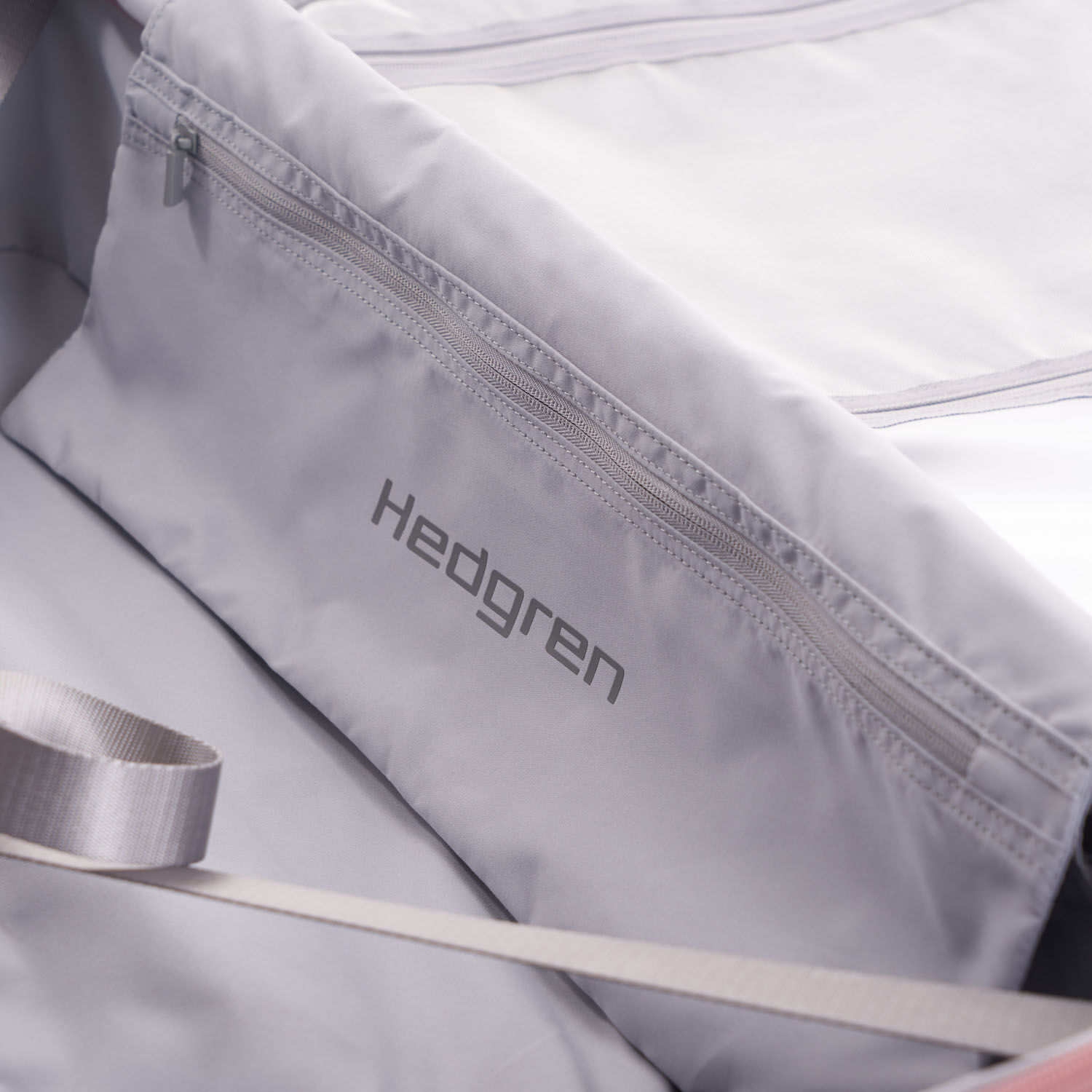 Hedgren Edge Carve L Expandable 4-Rollen-Trolley 76cm Dark Champagne