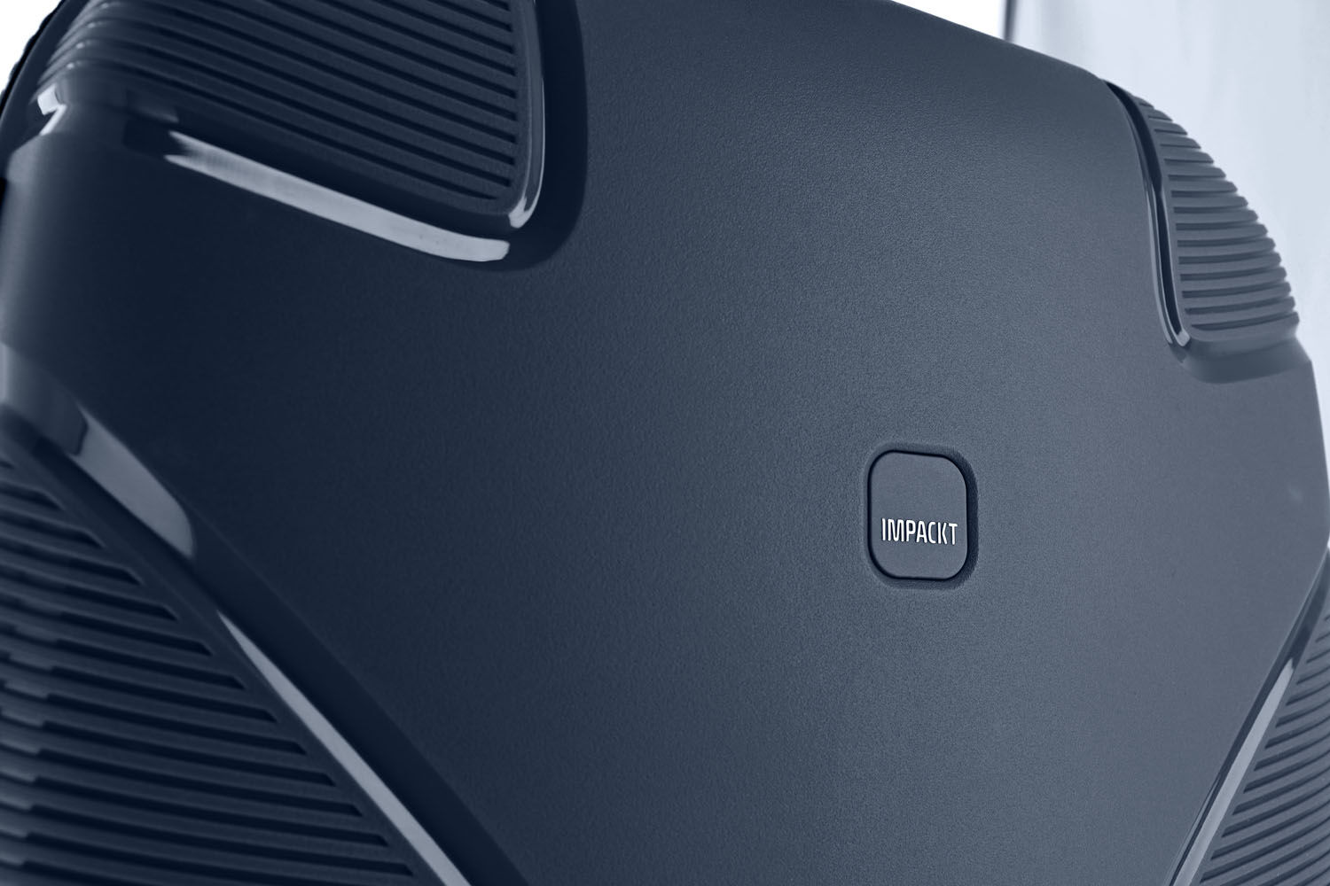 IMPACKT IP1 Koffer M, 4-Rollen Glacier blue