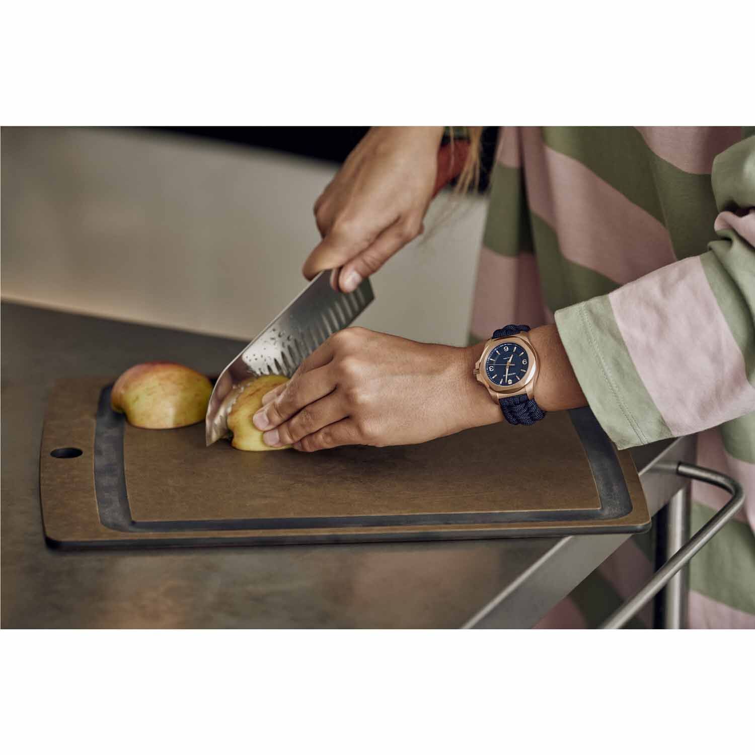 Victorinox I.N.O.X. V 37mm Damenuhr, 241955 Roségold-Blau Victorinox I.N.O.X. V 37mm Damenuhr, 241955 Roségold-Blau