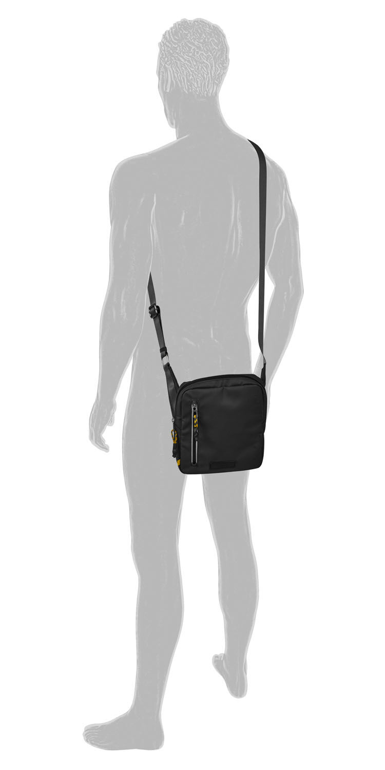 Camel Active Explore Cross Bag S aus recyceltem Nylon Schwarz