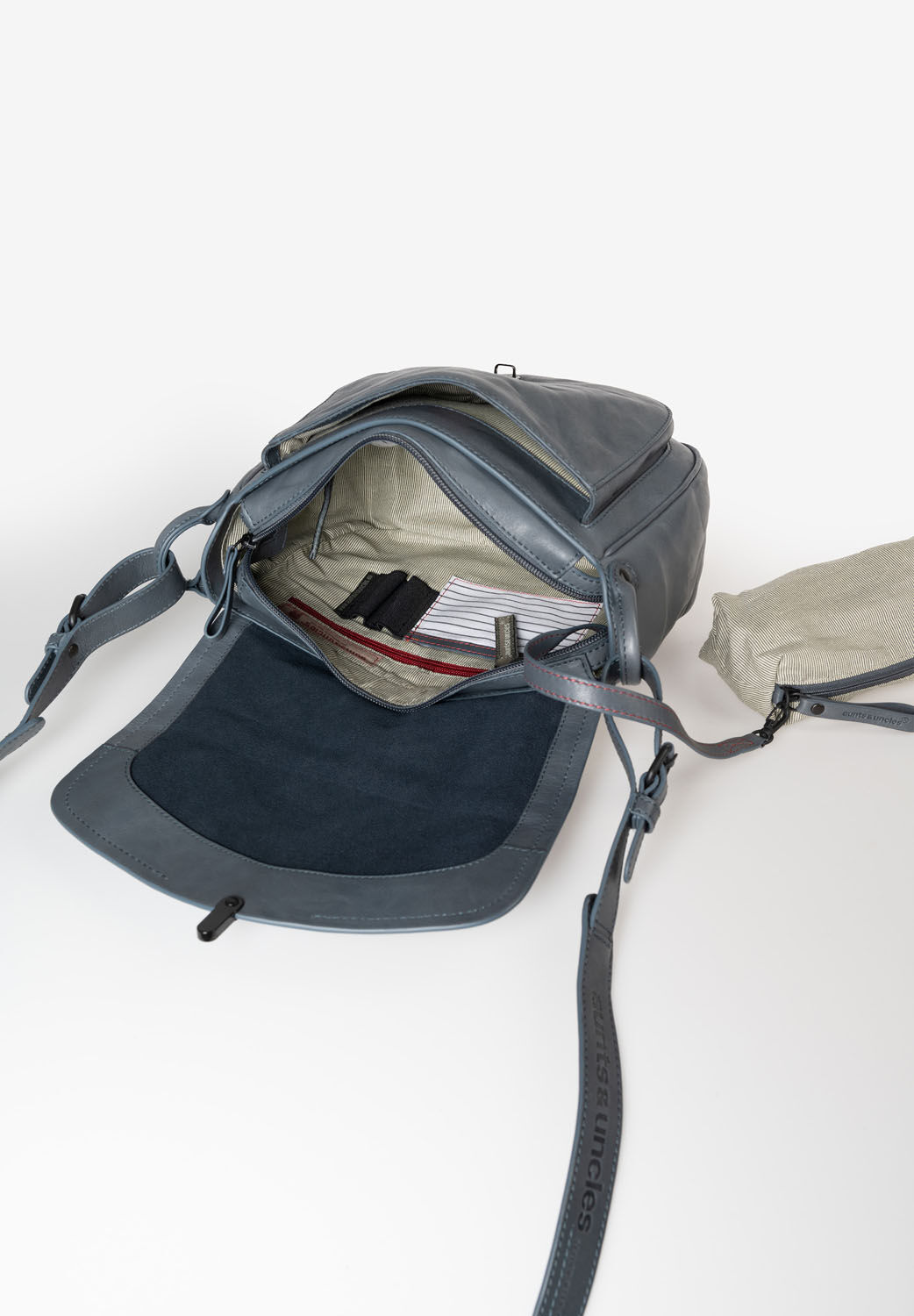 aunts & uncles Grandma's Luxury Club Mrs. Mole Cake Wind