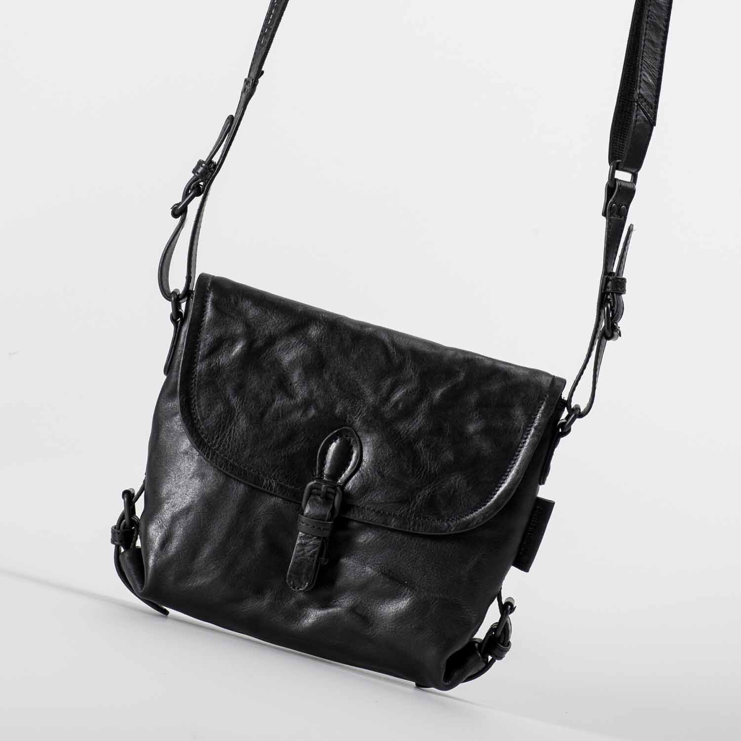 aunts & uncles Grandma's Luxury Club Mrs. Puff Pie Umhängetasche black smoke