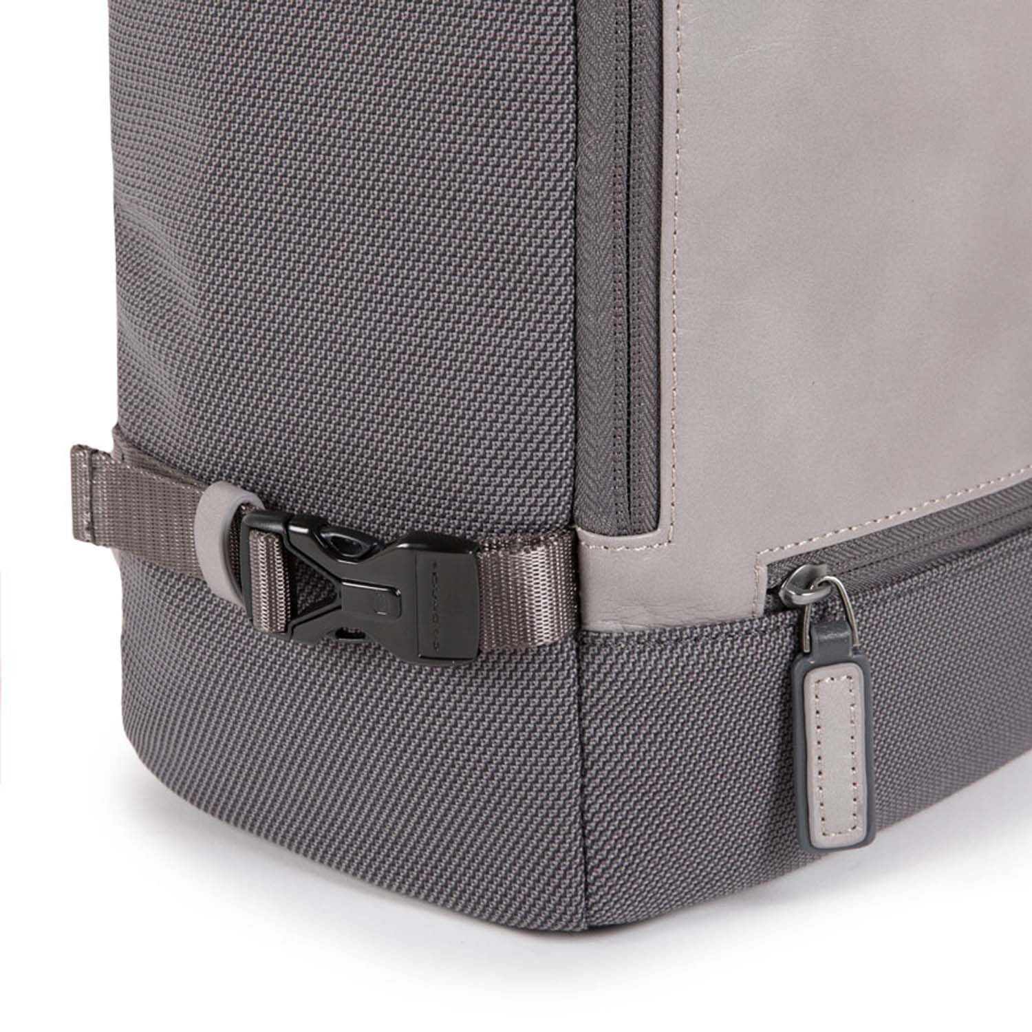 Piquadro Ade Großer Laptoprucksackaus recyceltem Stoff grau Piquadro Ade Großer Laptoprucksackaus recyceltem Stoff grau