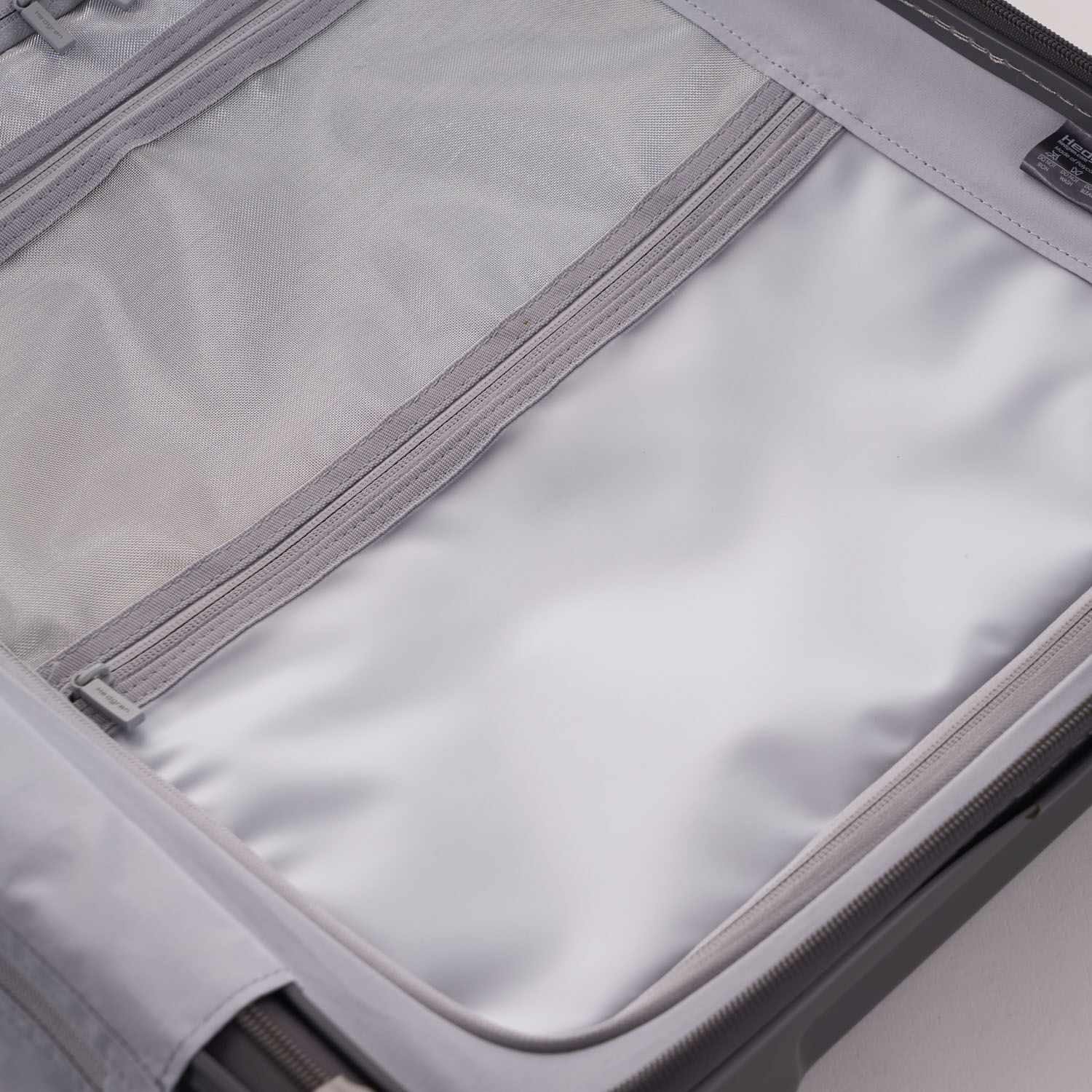 Hedgren Edge Carve XS Cabin Trolley, 4 Rollen, 55cm Charcoal