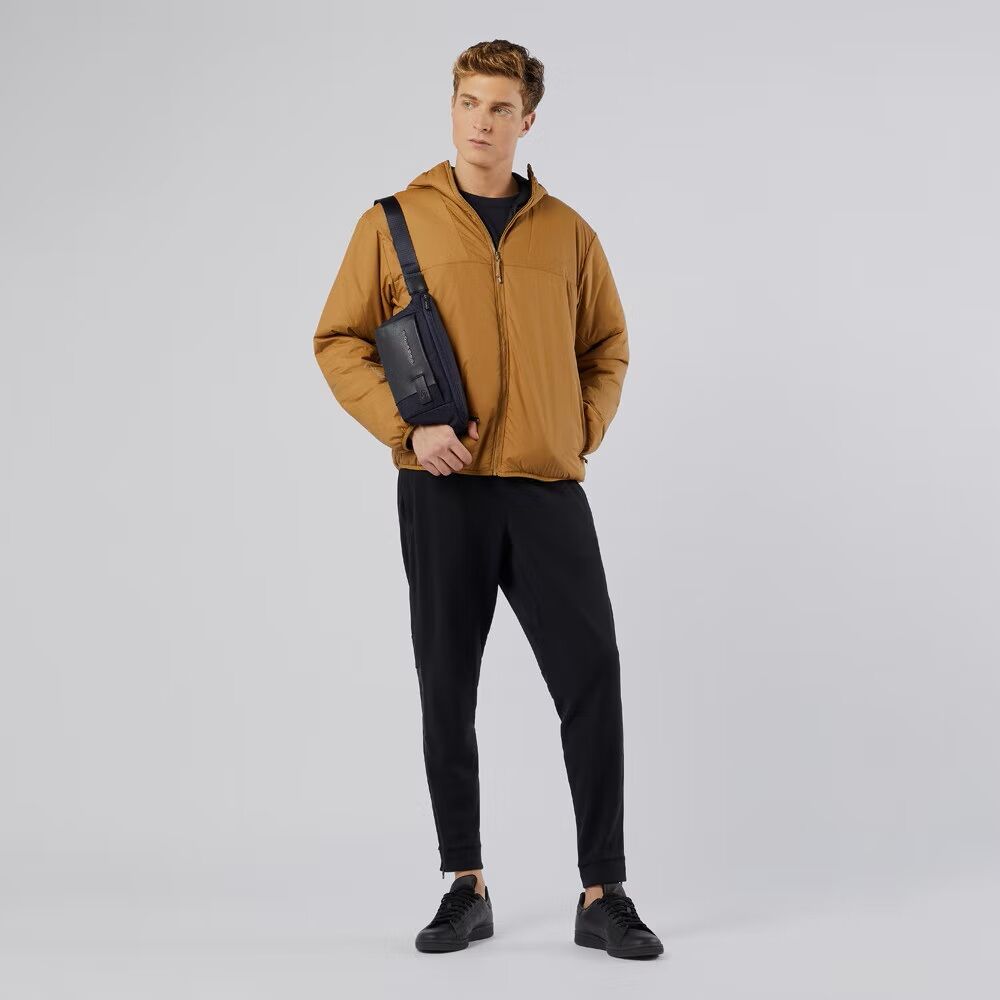 Piquadro Brief 2 Umhängetasche aus rezykliertem Stoff schwarz Piquadro Brief 2 Umhängetasche aus rezykliertem Stoff schwarz