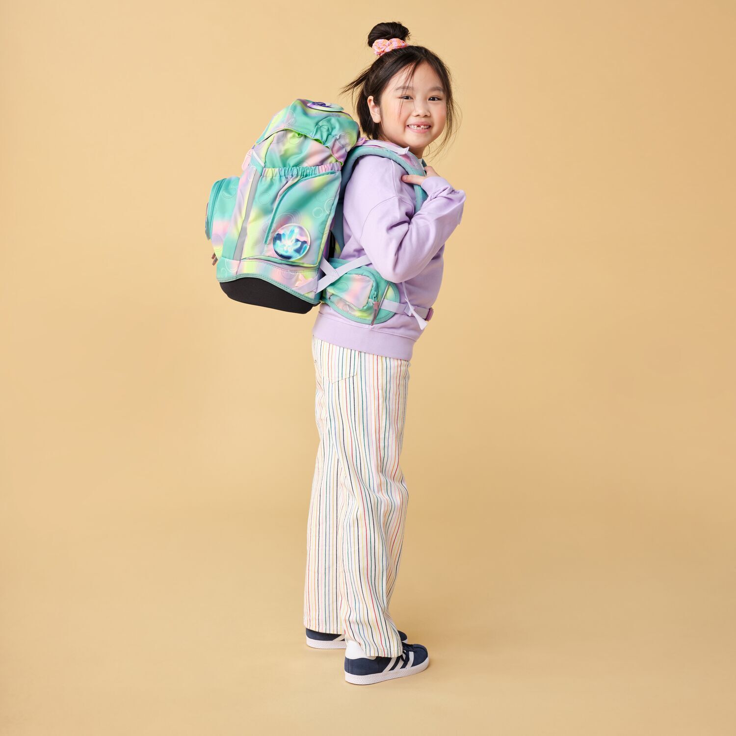 ergobag pack REFLEX GLOW 6-teiliges Schulrucksack-Set 2025 ZauBärwelt