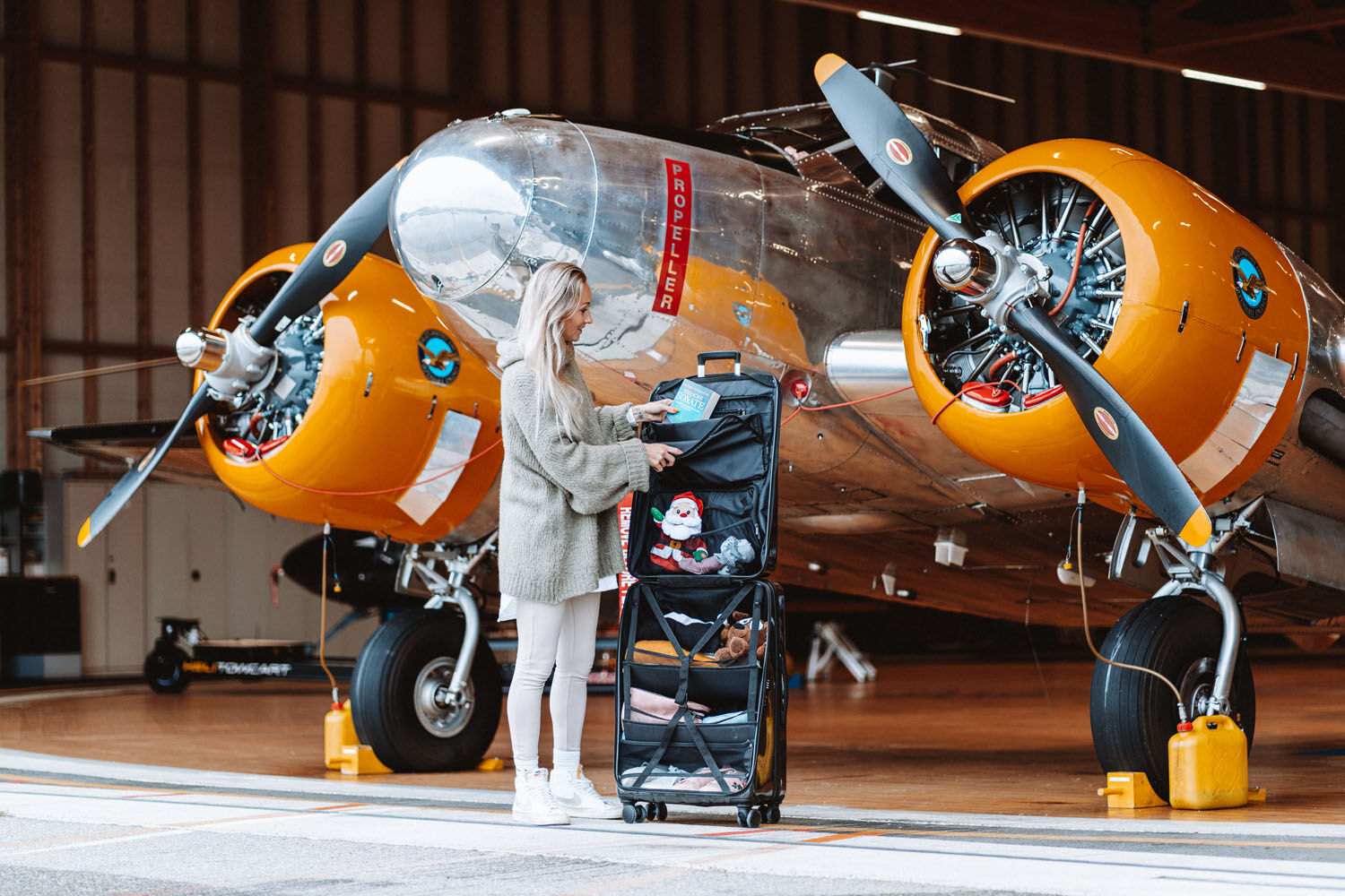 CASYRO Stand-Up Koffer M Schwarz