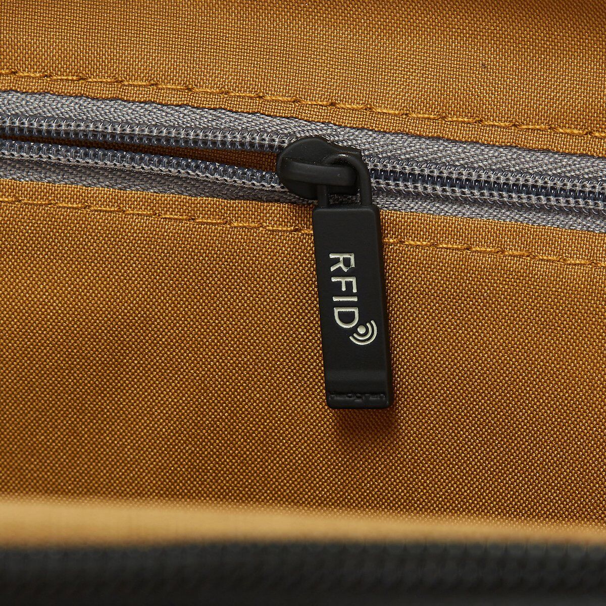Hedgren Next CHIP Slim Crossover, RFID Black
