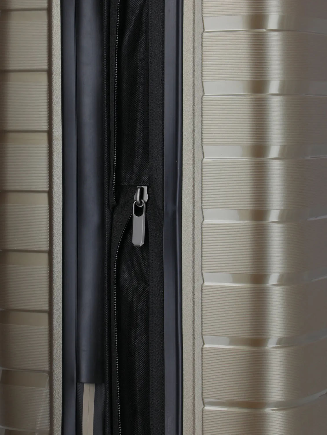 Travelite Air Base Trolley S 4-Rollen, erweiterbar Champagner Travelite Air Base Trolley S 4-Rollen, erweiterbar Champagner