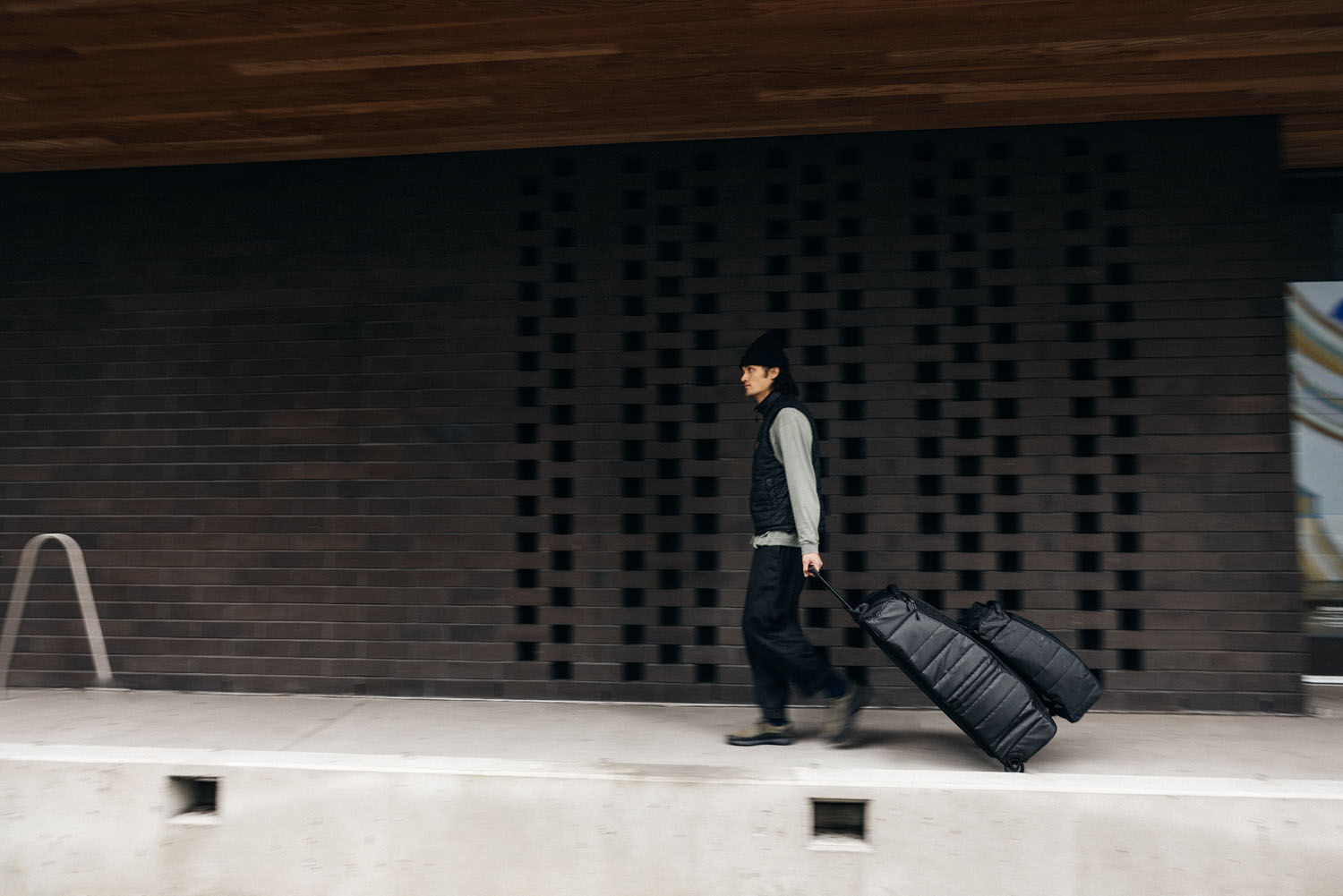 D_b_ Hugger Roller Bag 90L Black Out