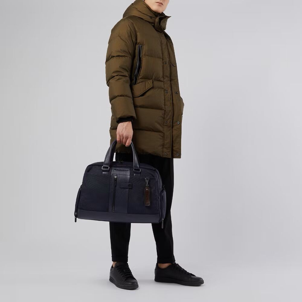 Piquadro Brief 2 Reisetasche aus rezykliertem Stoff