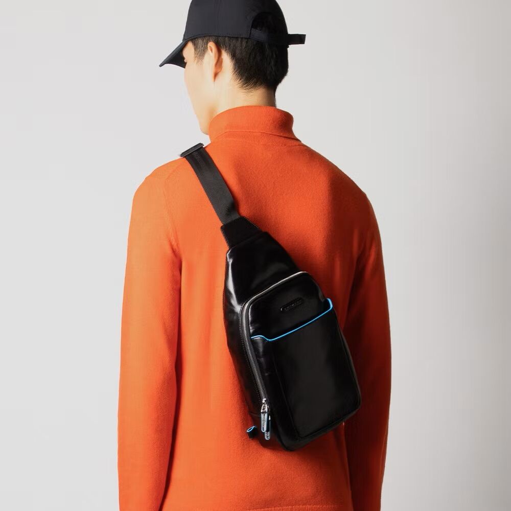 Piquadro Blue Square Querträgertasche mit iPad®-Fach Mahagoni Piquadro Blue Square Querträgertasche mit iPad®-Fach Mahagoni