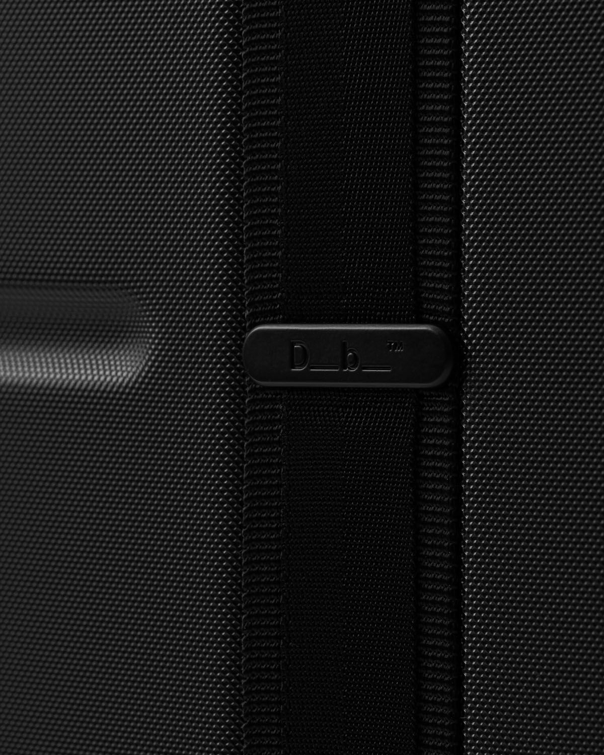 D_b_ Ramverk Pro Check-in Luggage Medium mit Aluminiumrahmen Black Out D_b_ Ramverk Pro Check-in Luggage Medium mit Aluminiumrahmen Black Out