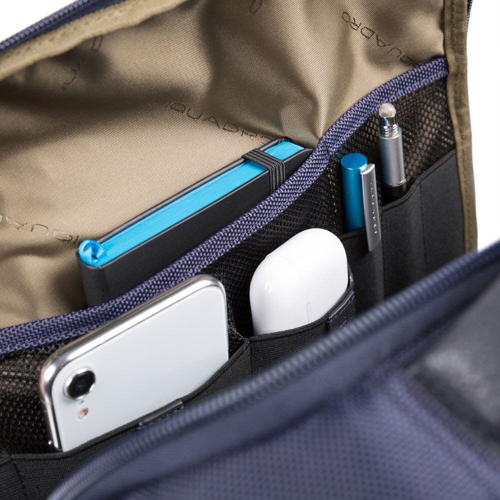 Piquadro Brief 2 Laptoprucksack 15,6" aus rezykliertem Stoff mit iPad Blau Piquadro Brief 2 Laptoprucksack 15,6" aus rezykliertem Stoff mit iPad Blau