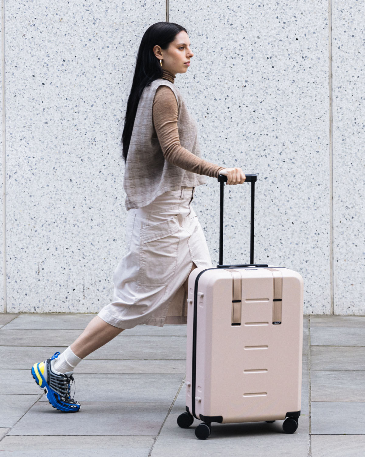 D_b_ Ramverk Check-in Luggage Medium Fogbow Beige
