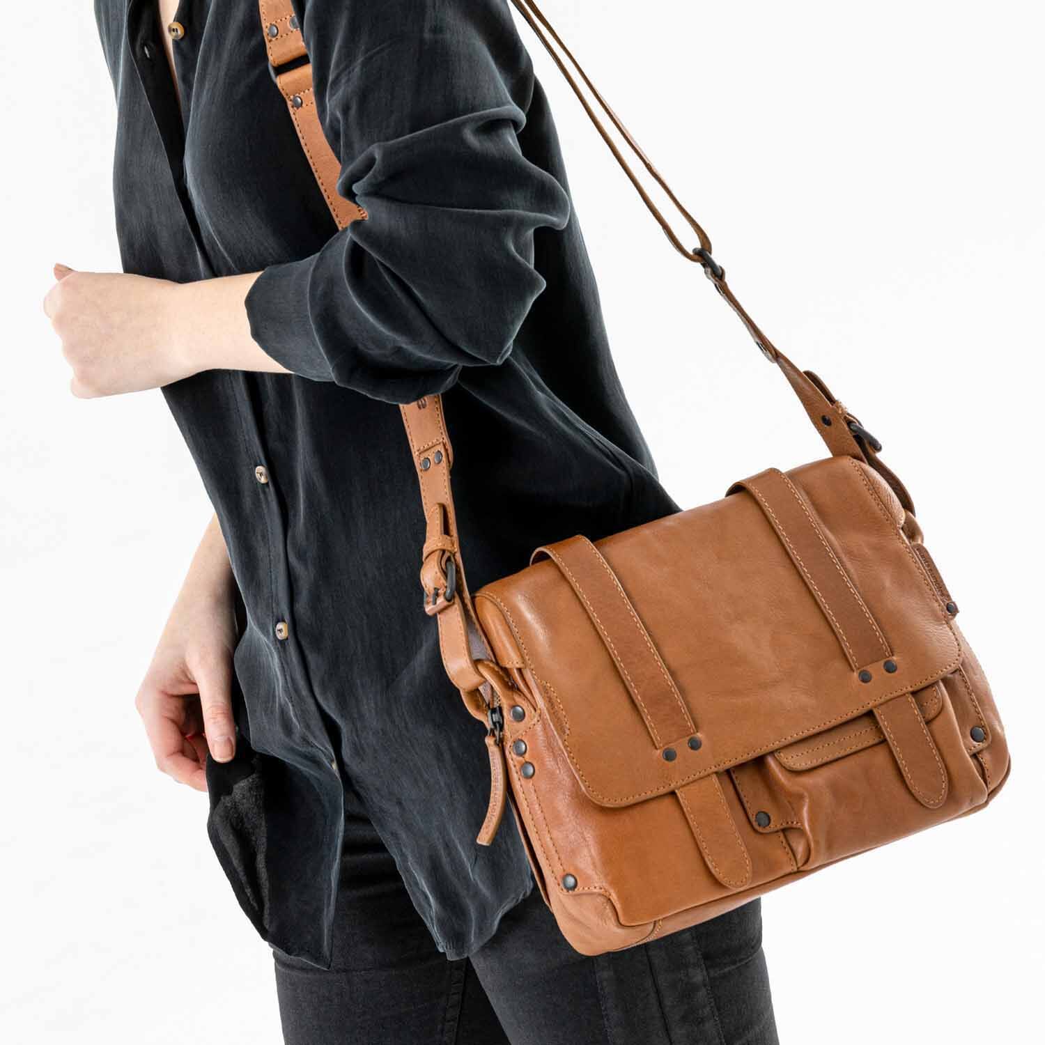 aunts & uncles Grandma's Luxury Club Miss Applepie Umhängetasche caramel