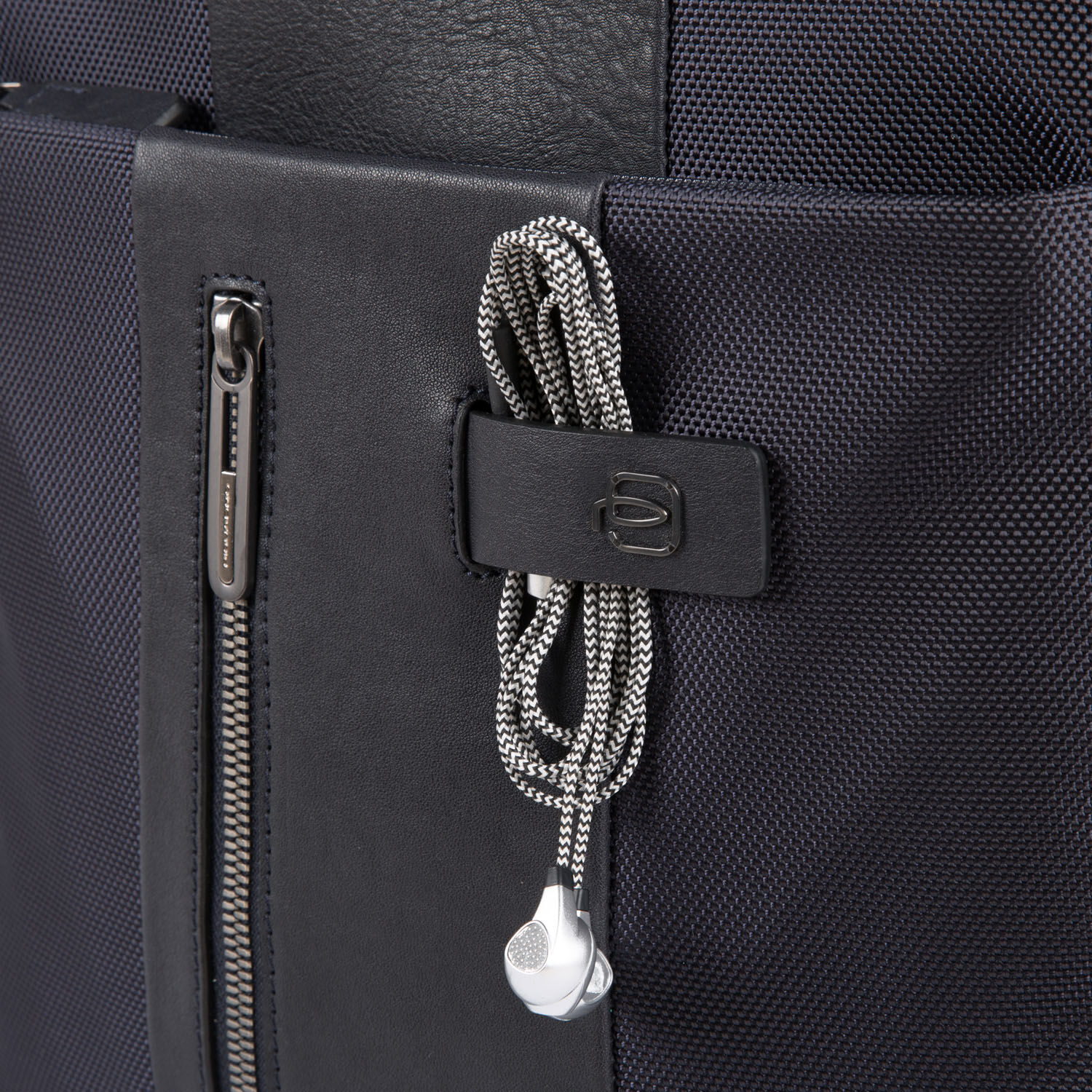 Piquadro Brief Schmaler Laptoprucksack mit iPad-Fach schwarz