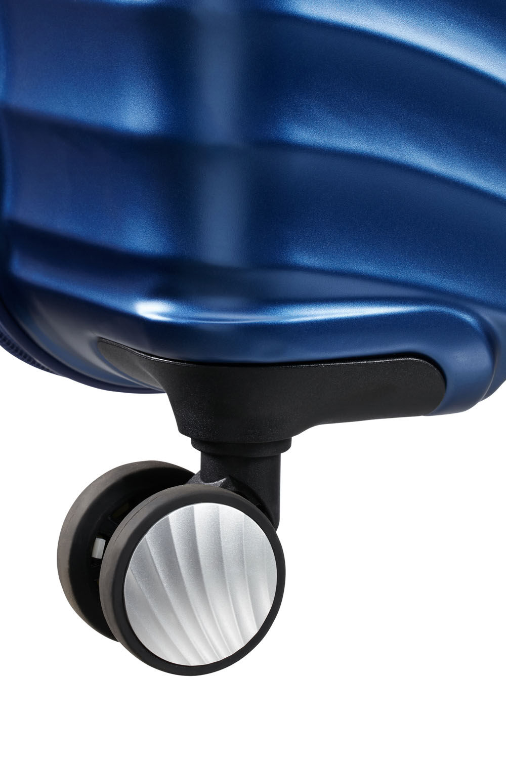 American Tourister Jetglam Trolley mit 4 Rollen 67cm erweiterbar Metallic Blue American Tourister Jetglam Trolley mit 4 Rollen 67cm erweiterbar Metallic Blue