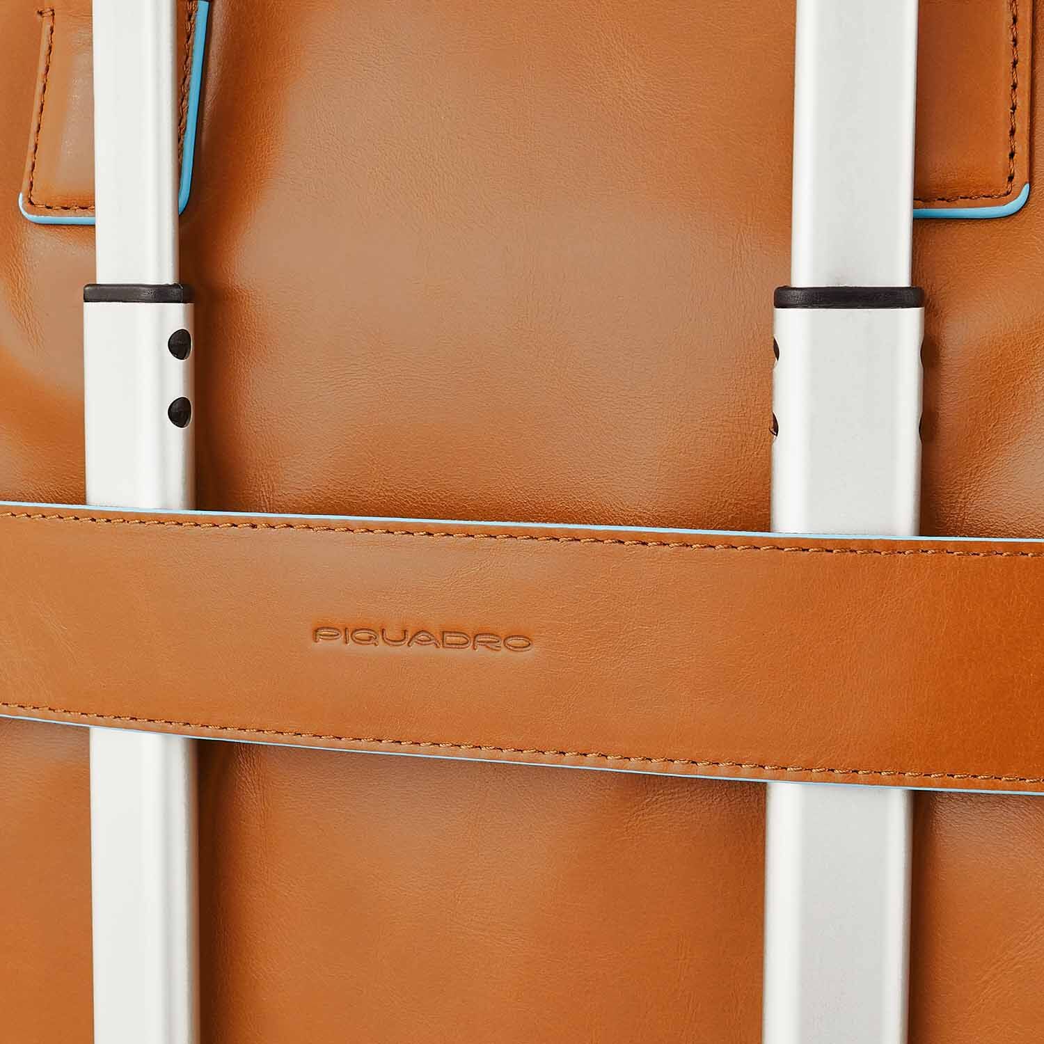 Piquadro Blue Square Schmale, erweiterbare Laptoptasche 15.6" mit Tabletfach sabbia sahara