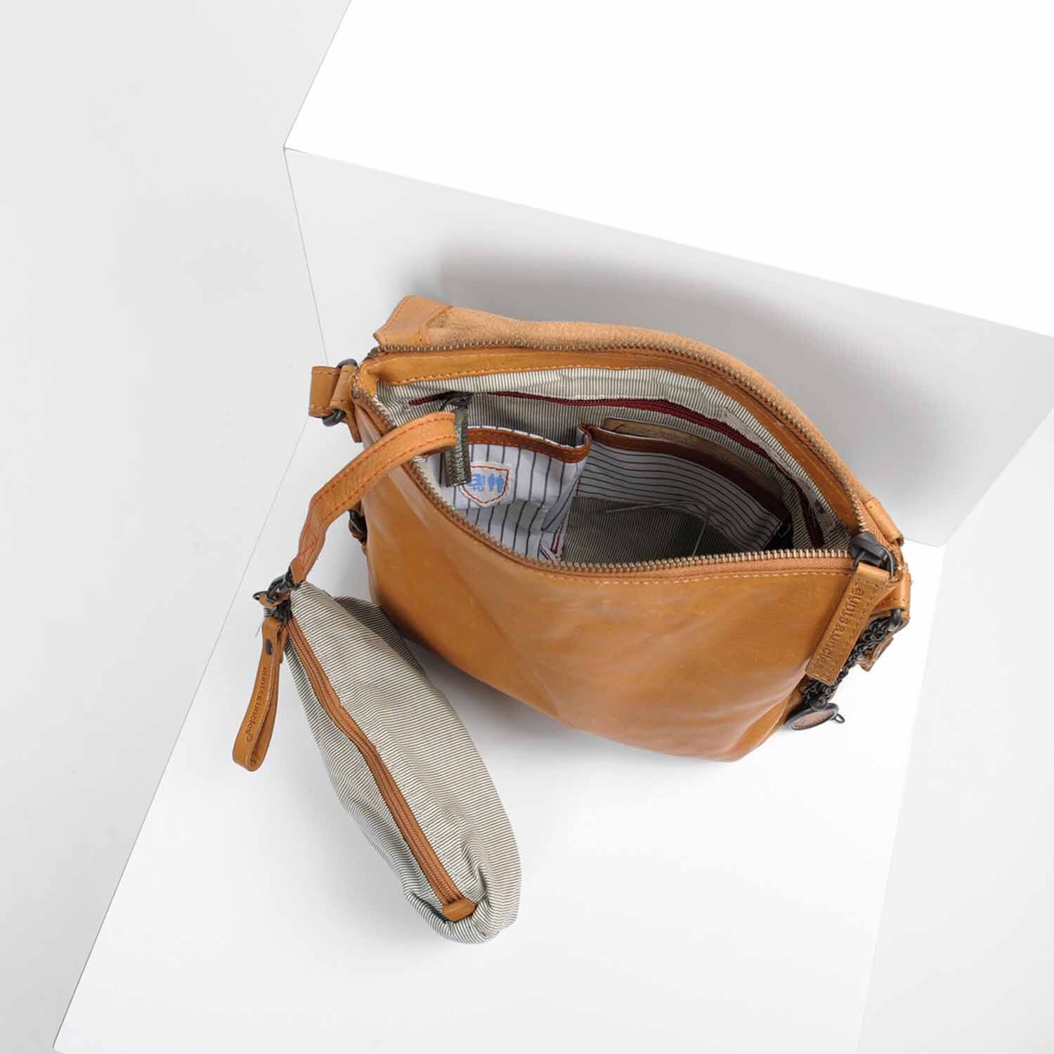 aunts & uncles Grandma's Luxury Club Mrs. Puff Pie Umhängetasche caramel aunts & uncles Grandma's Luxury Club Mrs. Puff Pie Umhängetasche caramel