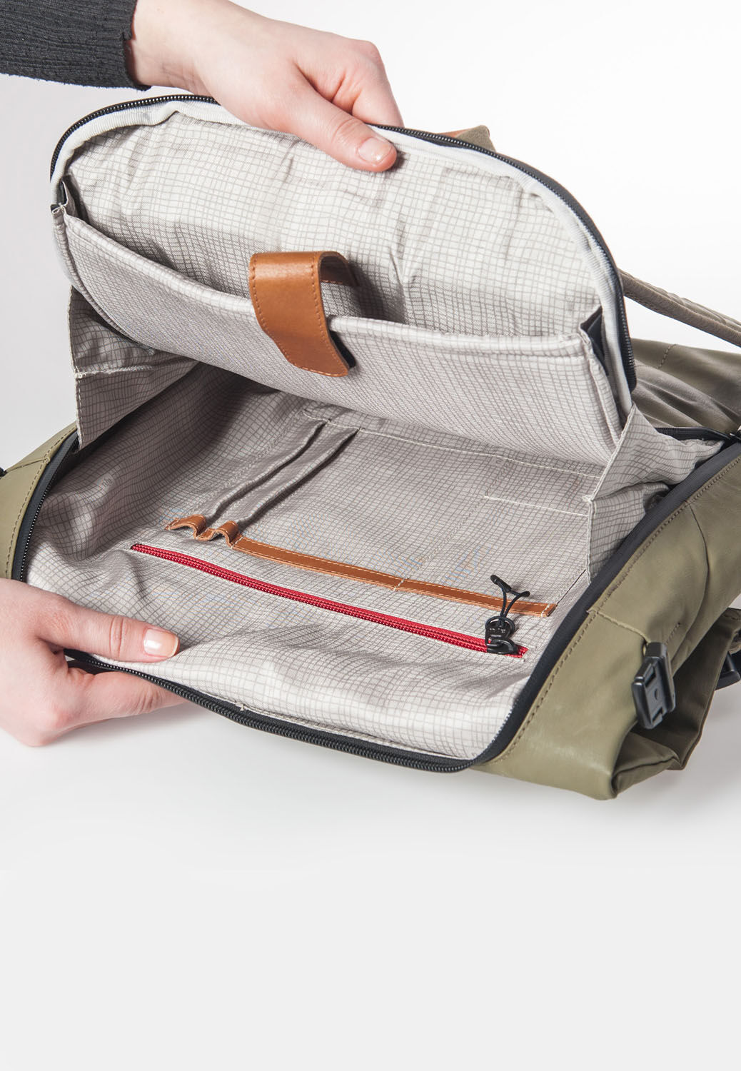 aunts & uncles Japan Fukui Rolltop Rucksack mit 15" Notebookfach fallen rock