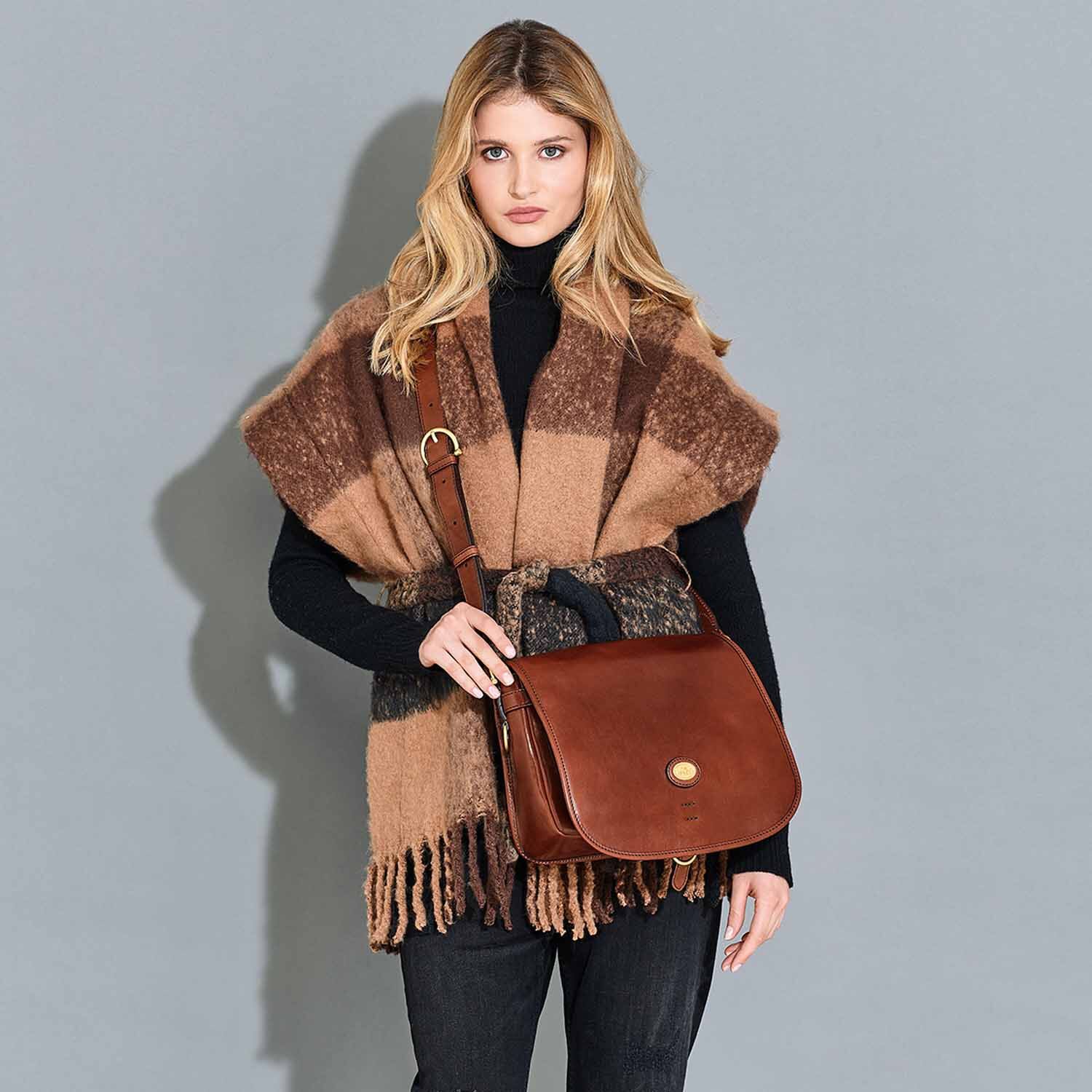 The Bridge Biba Kuriertasche 04362201 Schwarz/Gold The Bridge Biba Kuriertasche 04362201 Schwarz/Gold