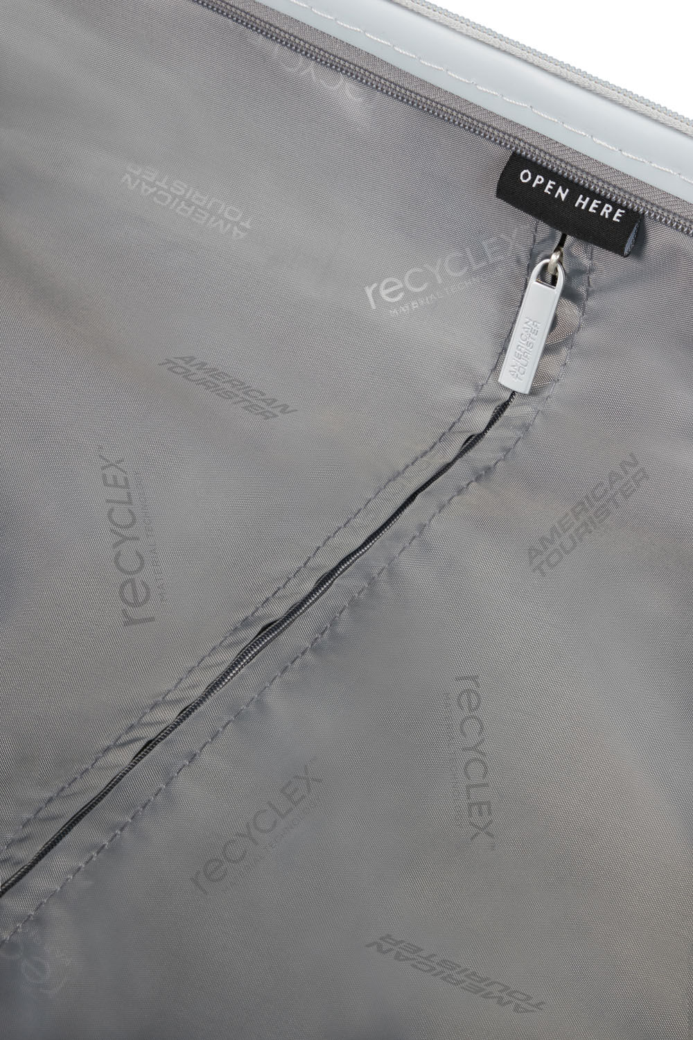 American Tourister Funstripe Handgepäck Trolley 55cm mit 4 Rollen Silver American Tourister Funstripe Handgepäck Trolley 55cm mit 4 Rollen Silver