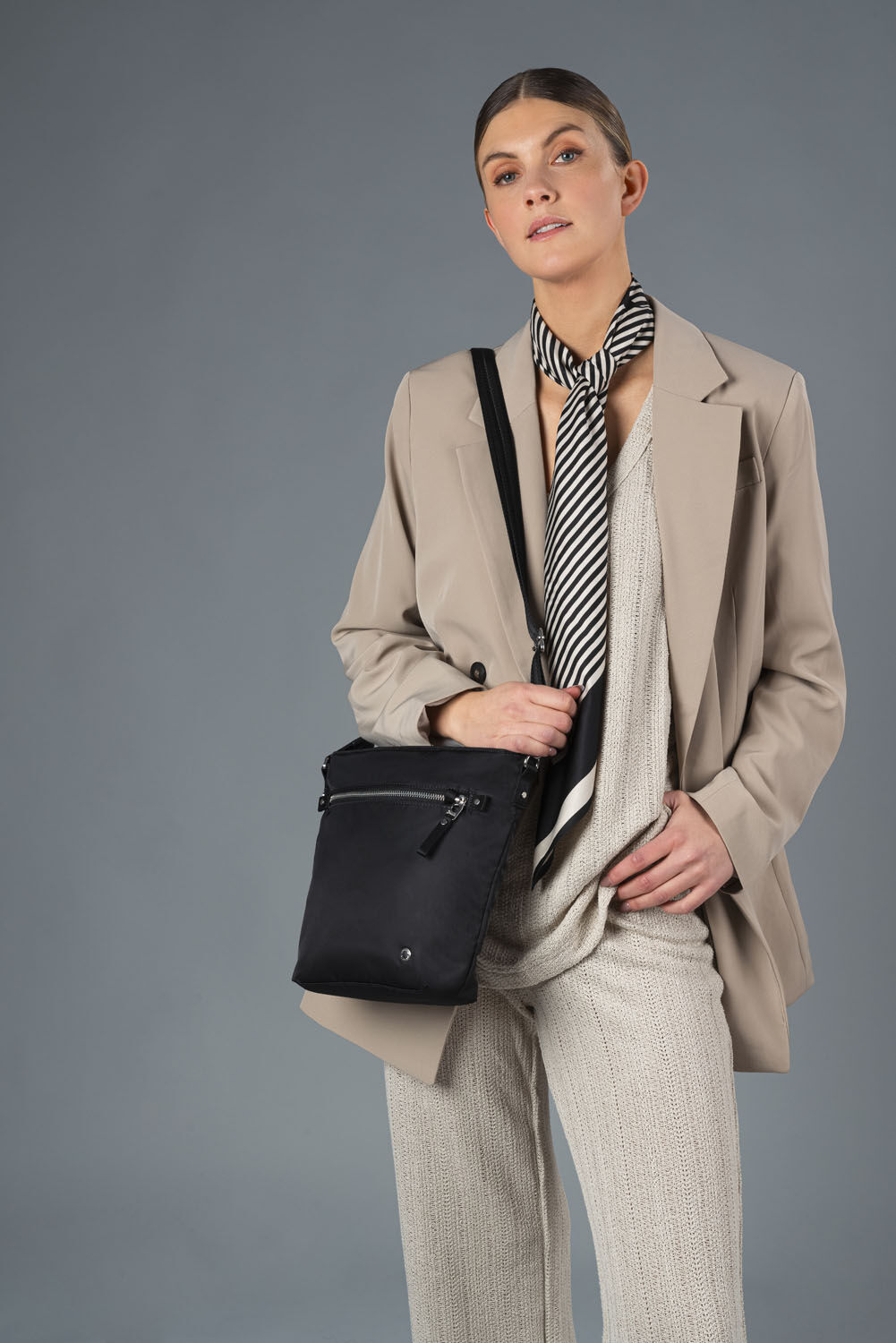 pacsafe W Anti-Theft Crossbody Black