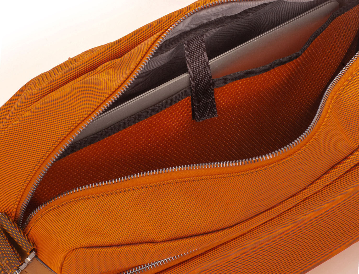 SCHARLAU First Class Air Force One, Messenger Bag mit 15,6" Laptopfach Orange SCHARLAU First Class Air Force One, Messenger Bag mit 15,6" Laptopfach Orange