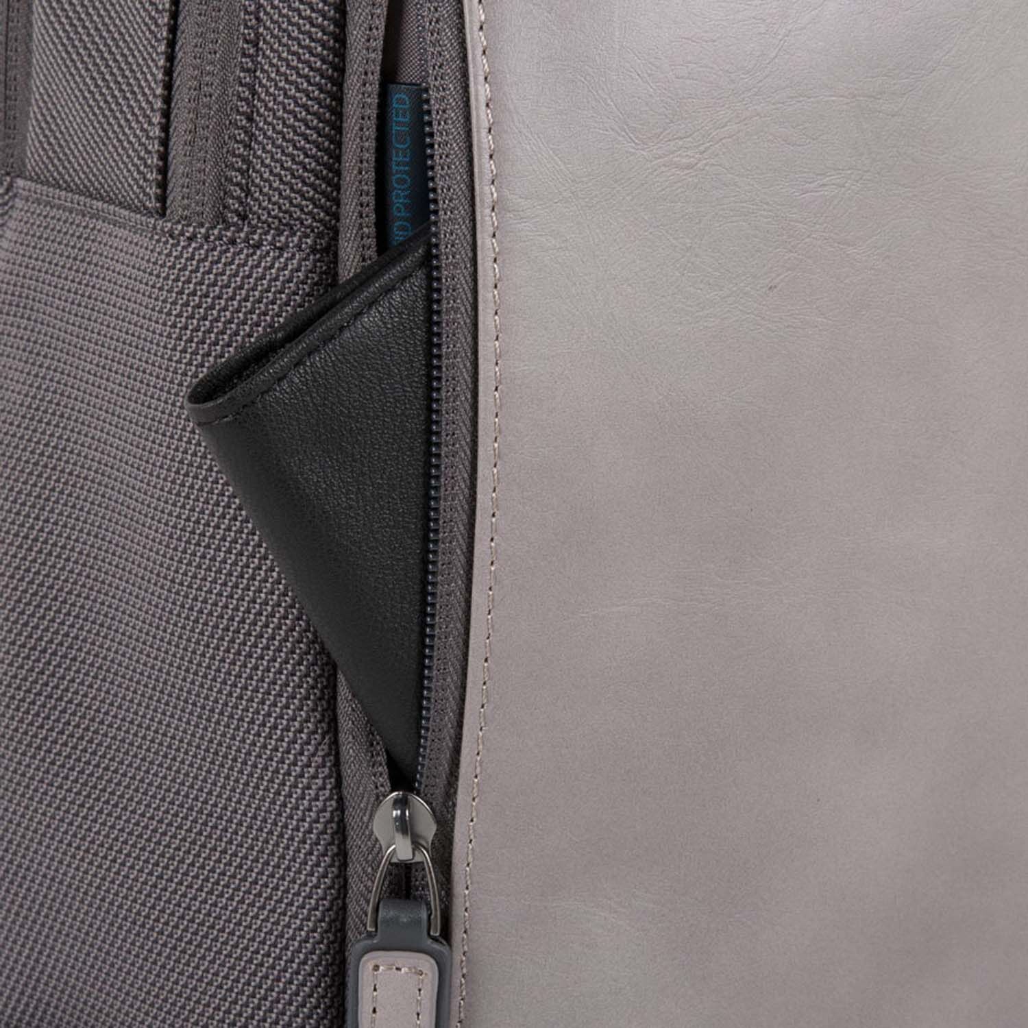 Piquadro Ade Großer Laptoprucksackaus recyceltem Stoff blau Piquadro Ade Großer Laptoprucksackaus recyceltem Stoff blau