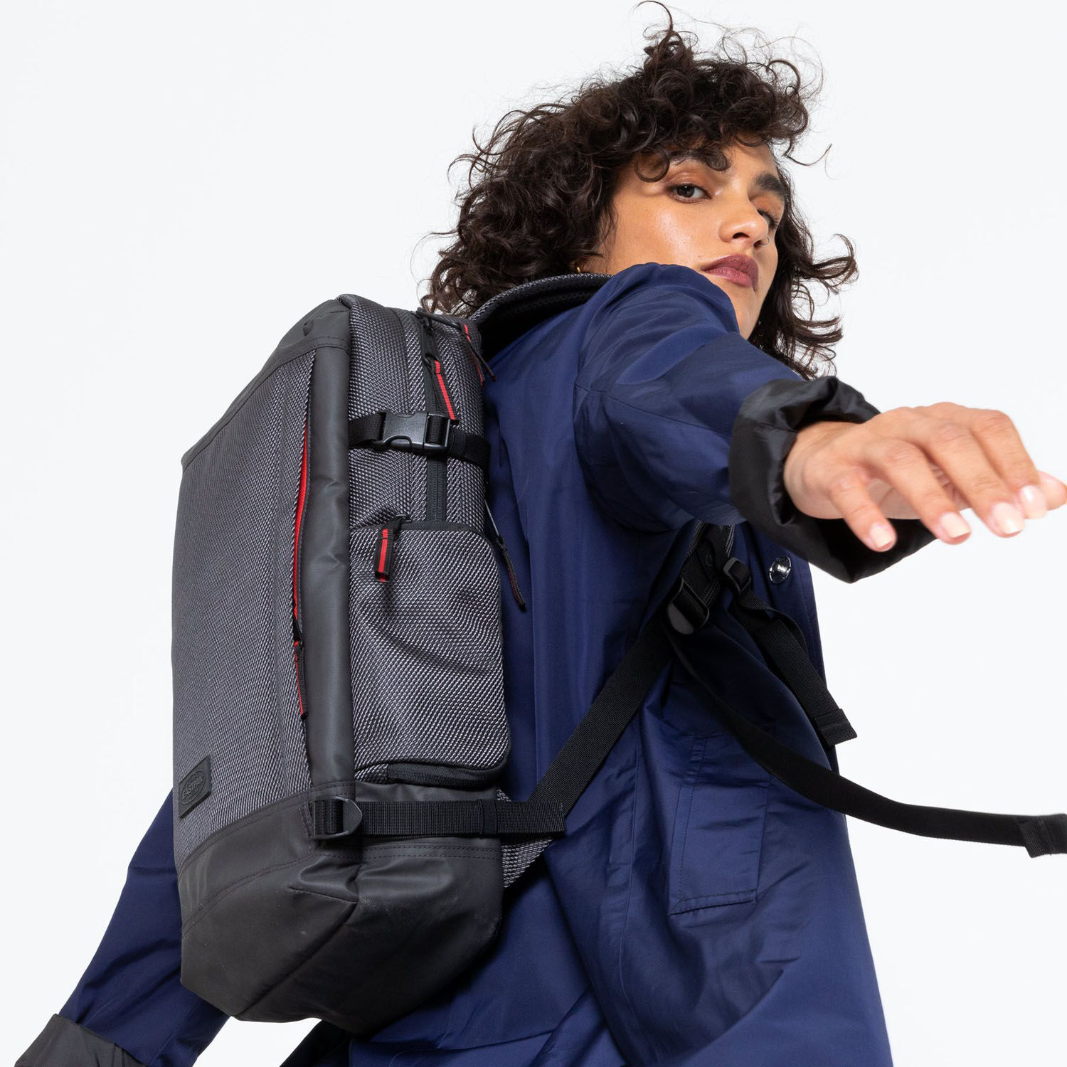 Eastpak Tecum Rucksack M mit 15" Laptopfach CNNCT Accent Grey