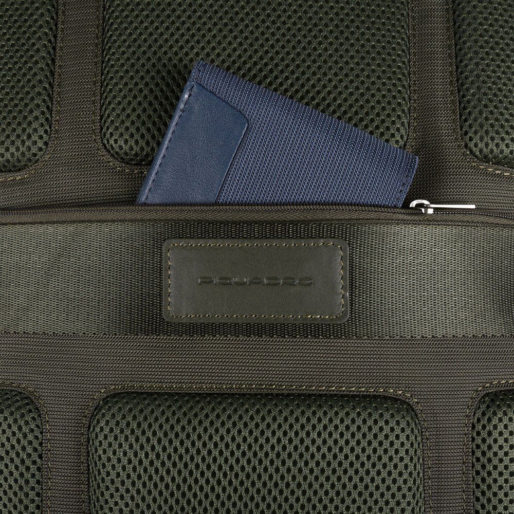 Piquadro Macbeth Laptoprucksack 14" aus Leder und mit recyceltem Stoff Olivgrün