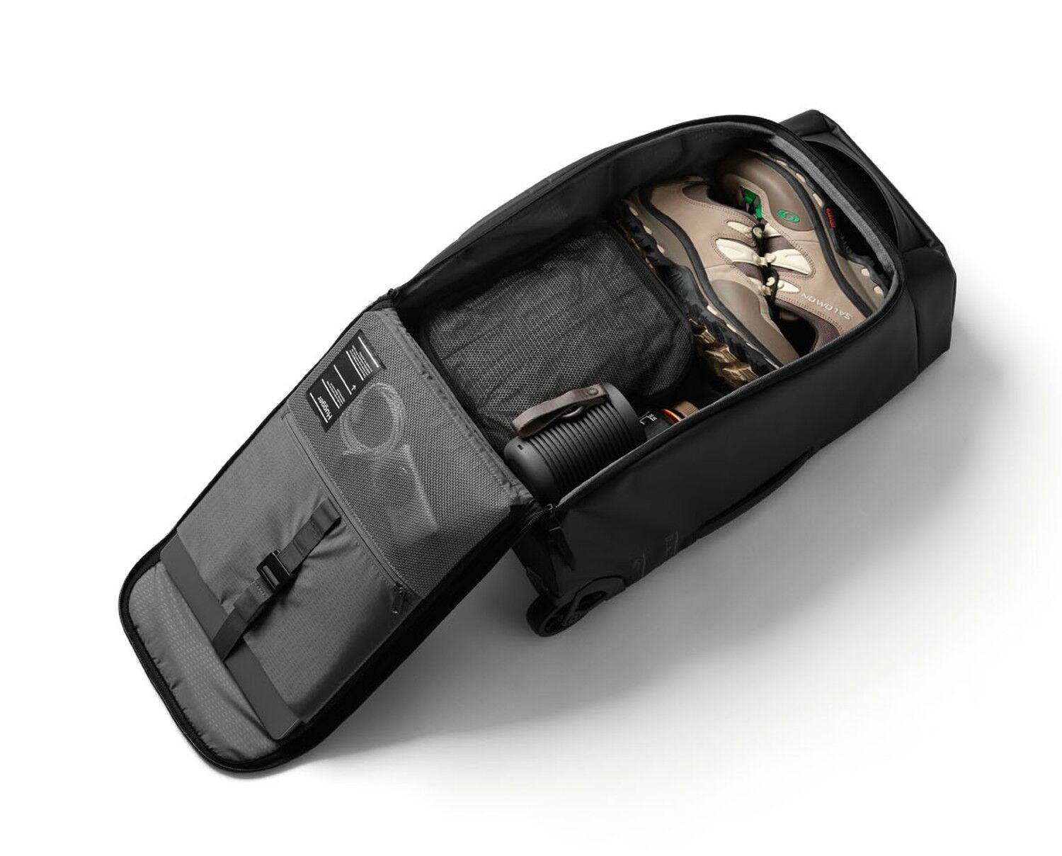 D_b_ Hugger Roller Bag Carry-on 40L Black Out