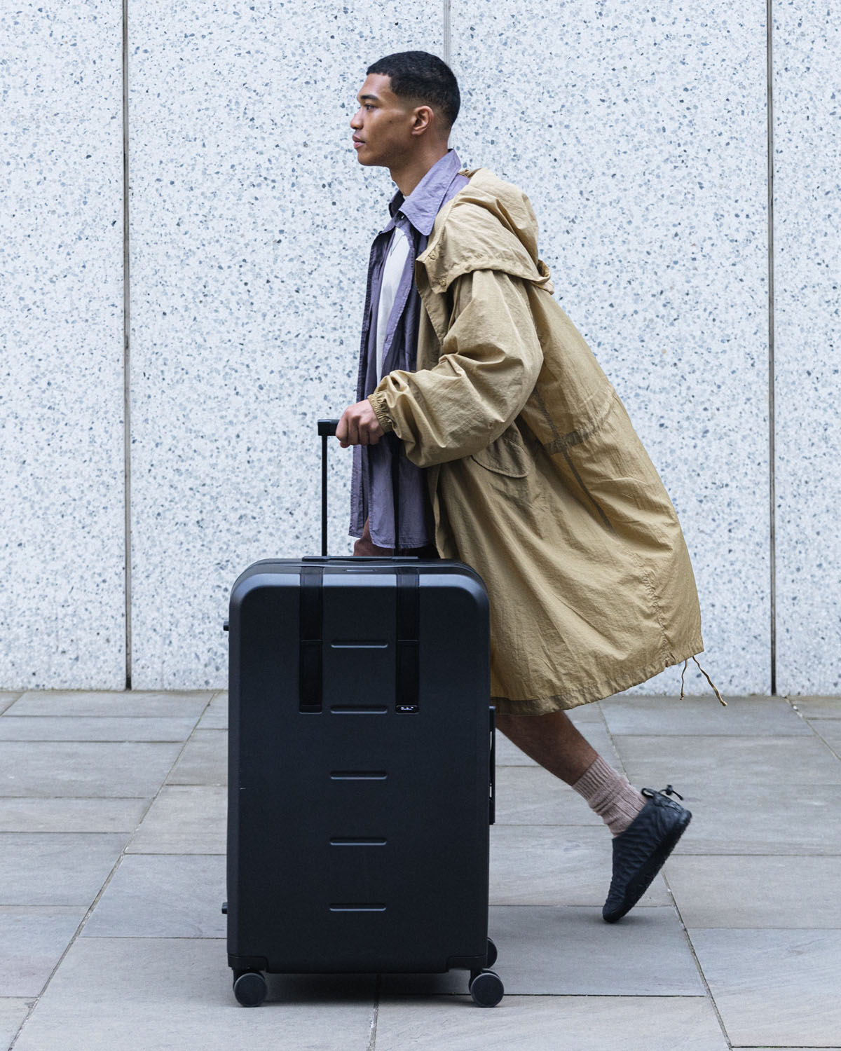 D_b_ Ramverk Check-in Luggage Large Black Out