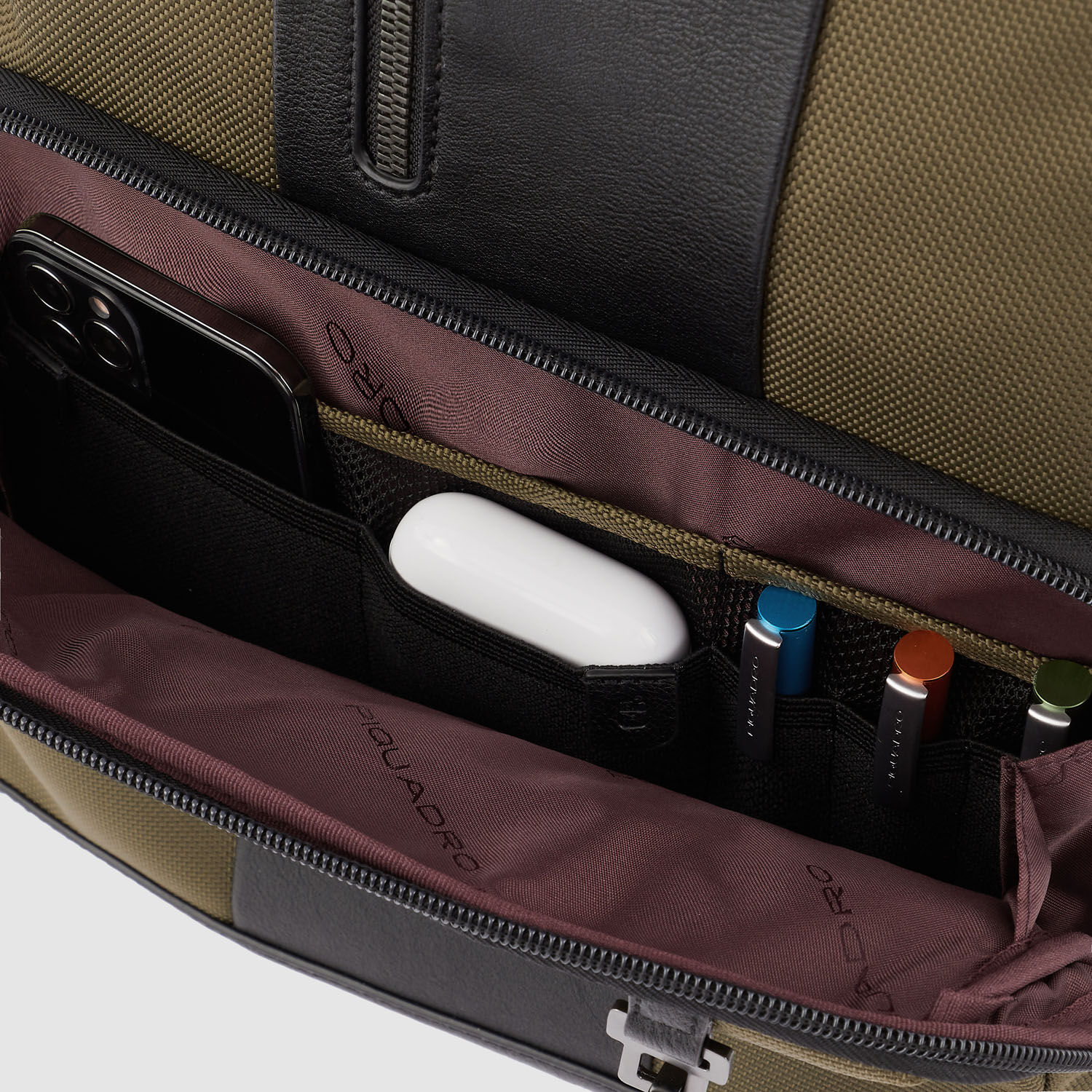 Piquadro Brief 2 Laptoprucksack aus rezykliertem Stoff für 14" Notebook Militärgrün