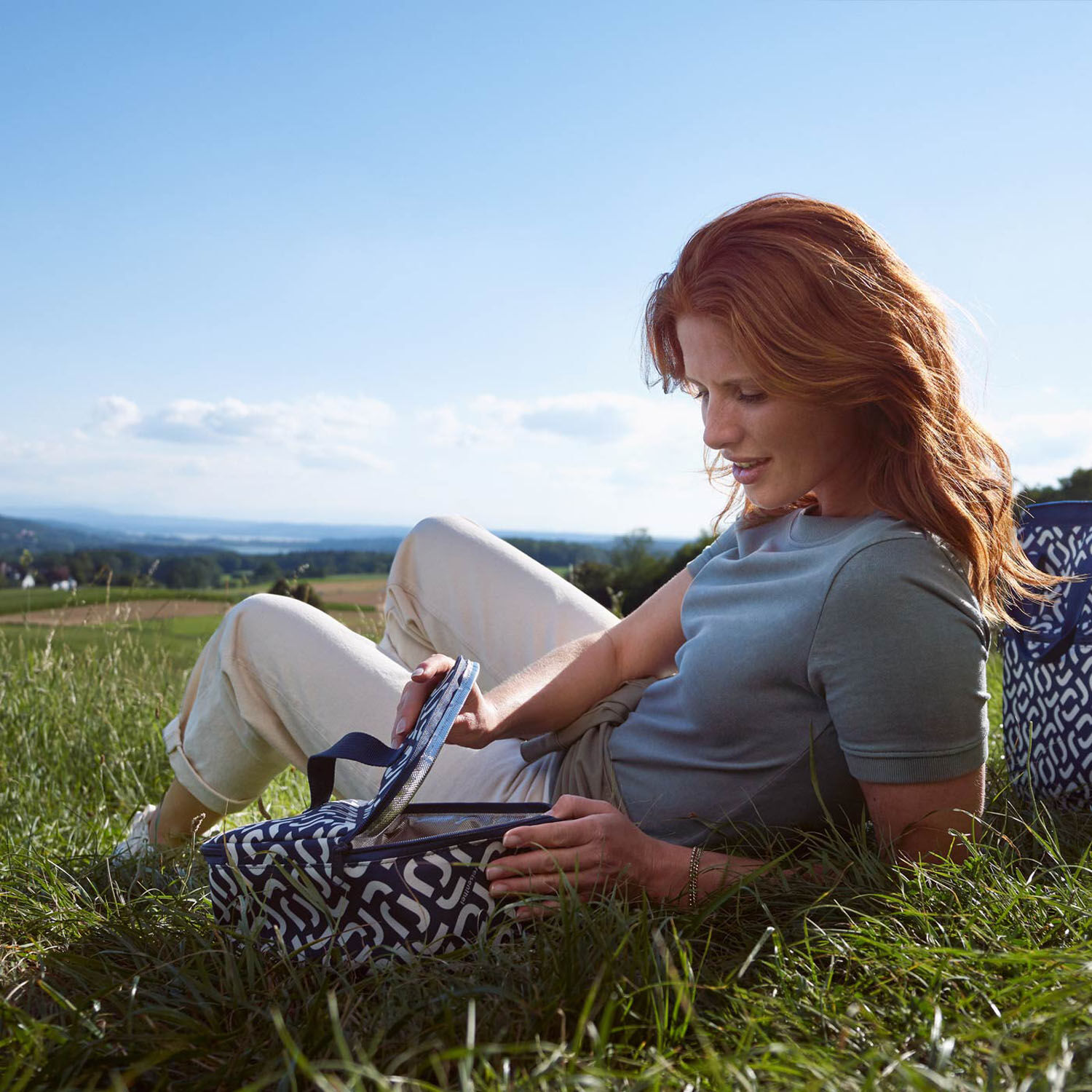 Reisenthel Thermo coolerbag M pocket signature navy