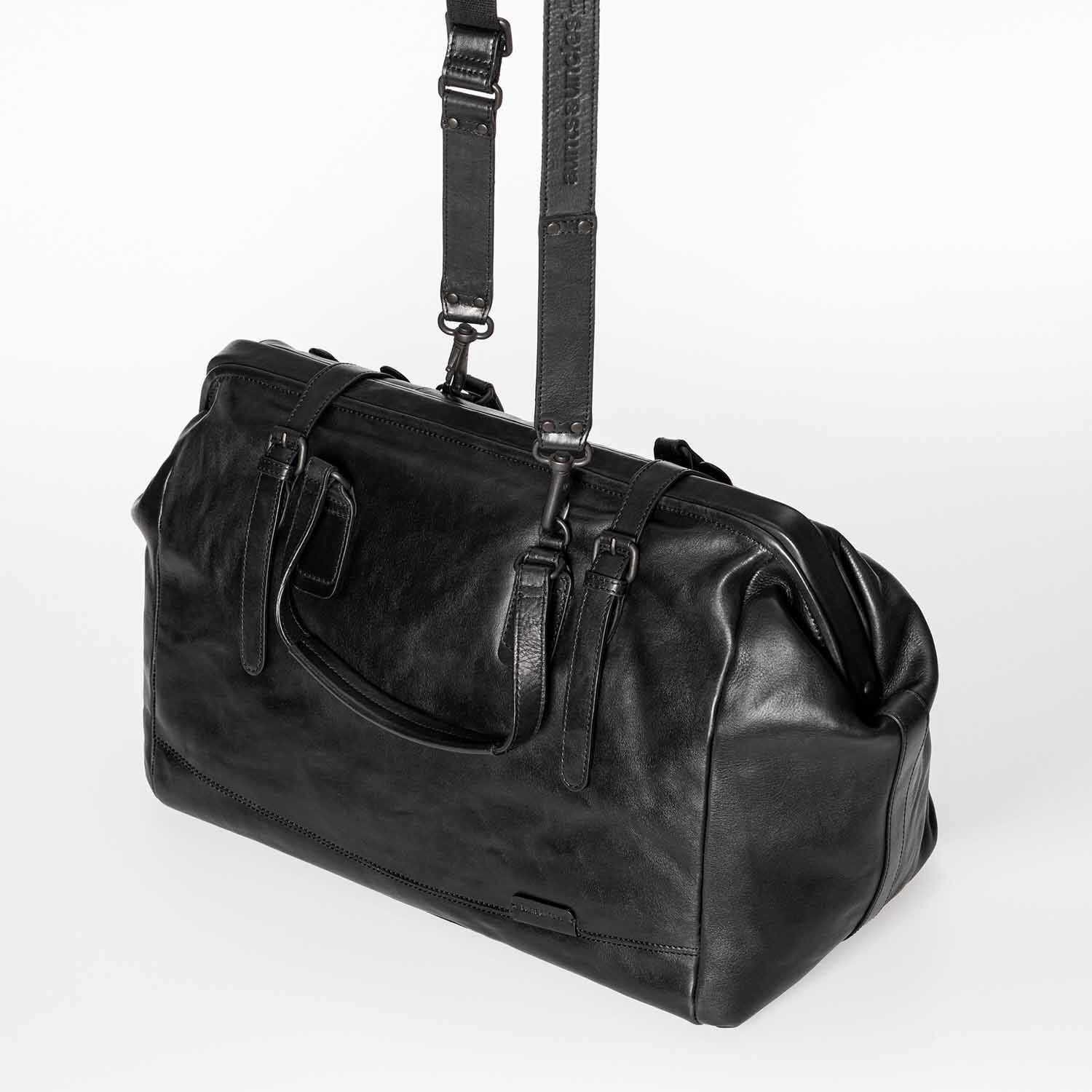 aunts & uncles Grandma's Luxury Club Mrs. Currant Bread Reisetasche mit Bügel black smoke