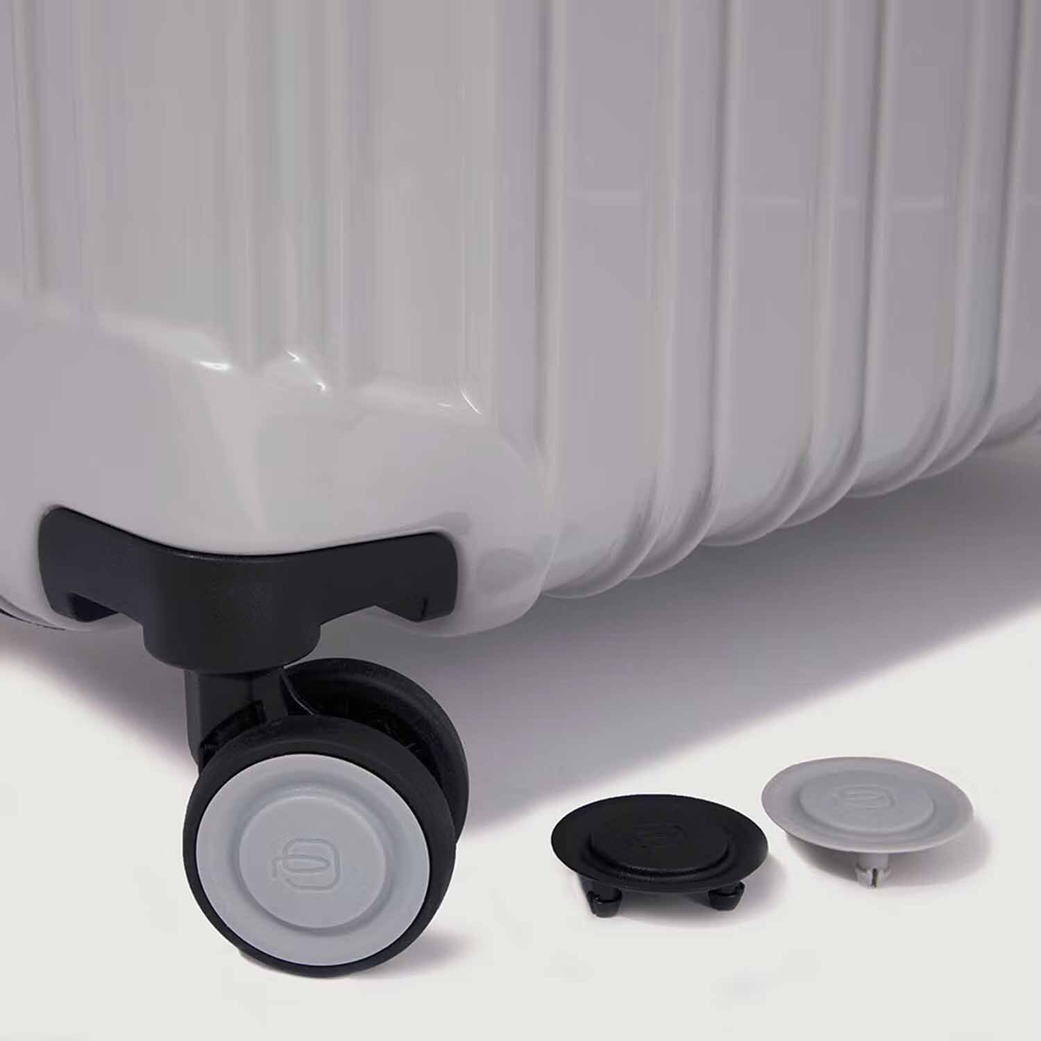 Piquadro PQ-Light Handgepäck Koffer 4-Rollen, glänzend Grau Piquadro PQ-Light Handgepäck Koffer 4-Rollen, glänzend Grau