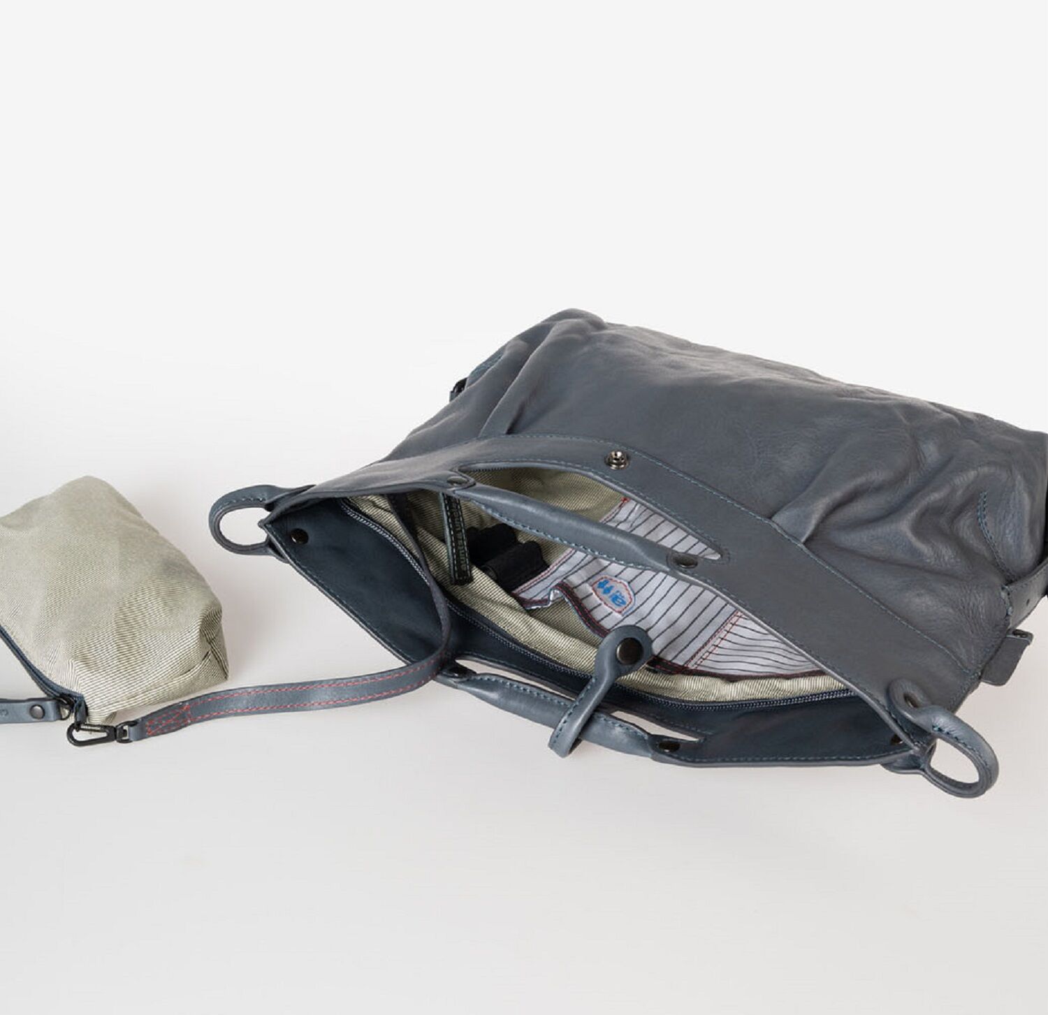 aunts & uncles Grandma's Luxury Club Mrs. Muffin Umhängetasche wind