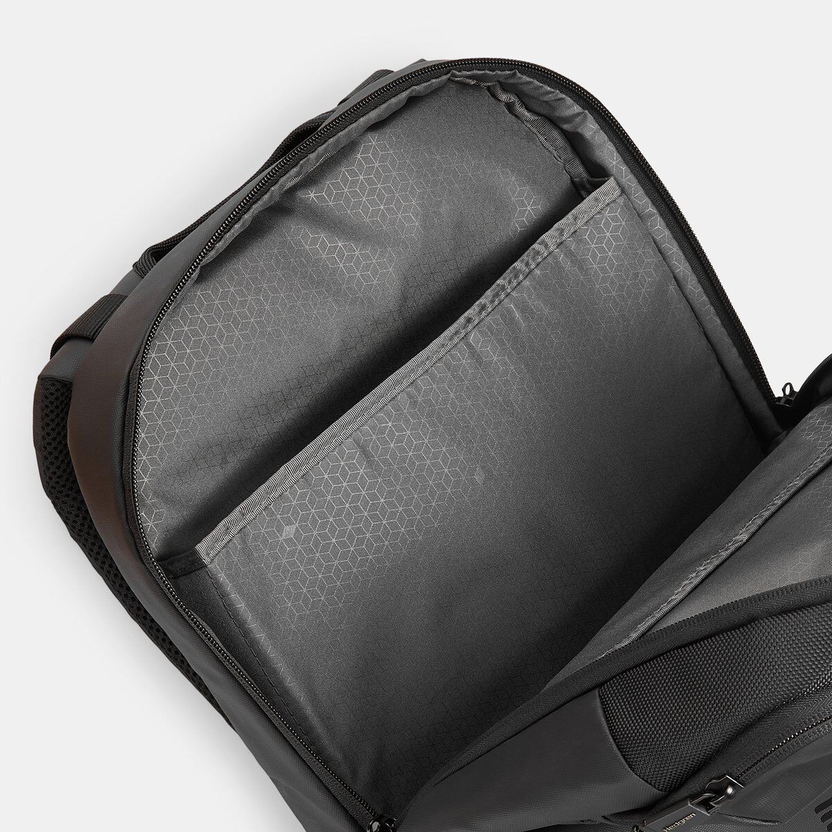 Hedgren Commute TRAM Rucksack 15,4", RFID geschützt Black Hedgren Commute TRAM Rucksack 15,4", RFID geschützt Black