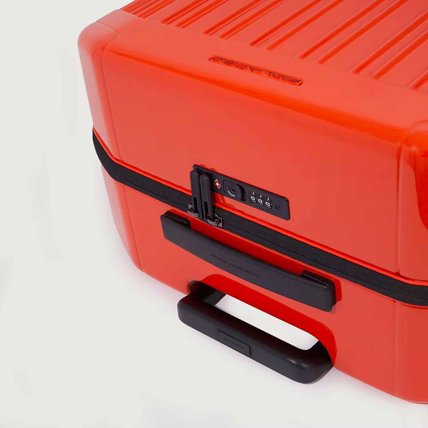 Piquadro PQ-Light 4-Rollen Trolley Koffer 69cm; glänzend Orange Piquadro PQ-Light 4-Rollen Trolley Koffer 69cm; glänzend Orange