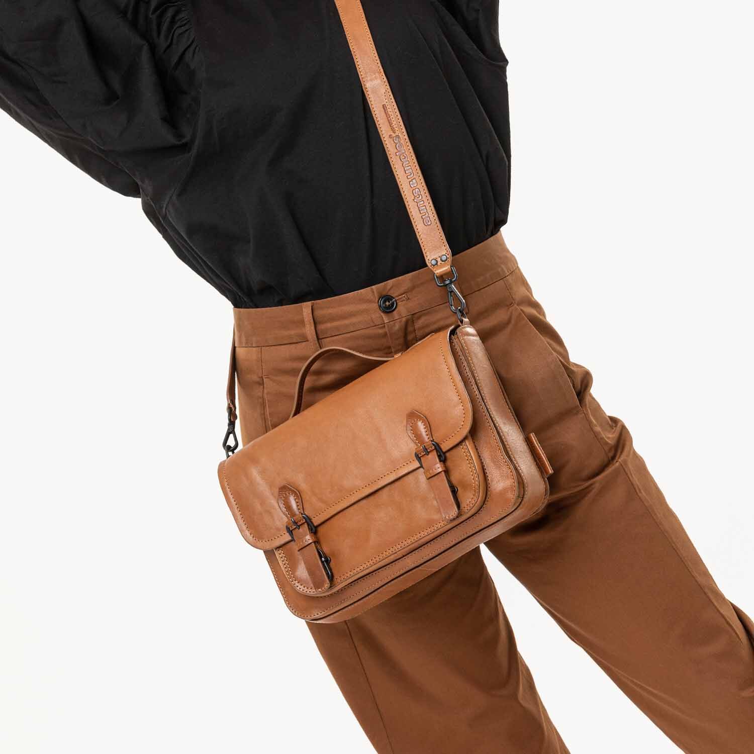 aunts & uncles Grandma's Luxury Club Mrs. Pistachio Pie Handtasche caramel